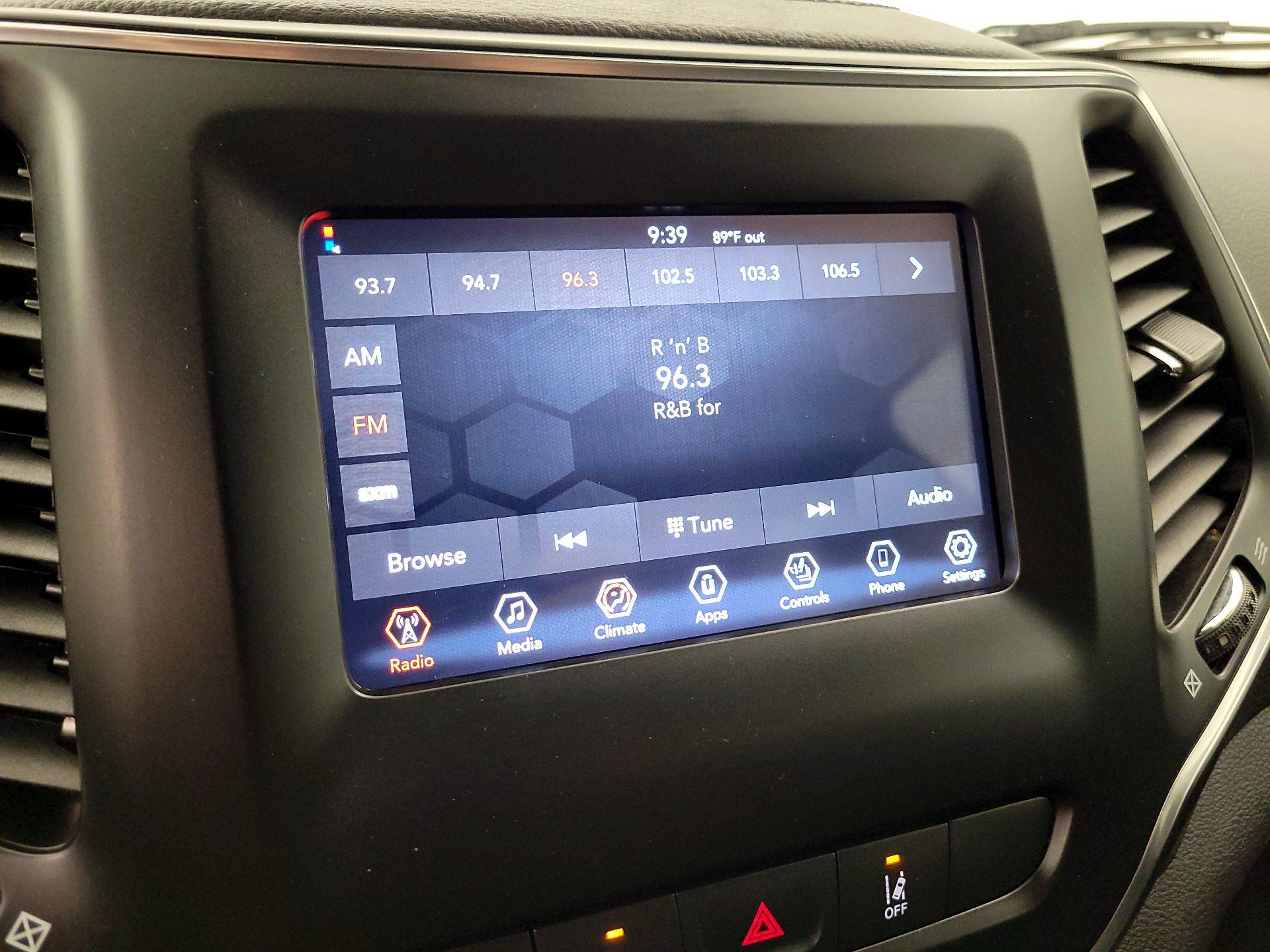 Thumbnail: 2021 Jeep Cherokee - 15