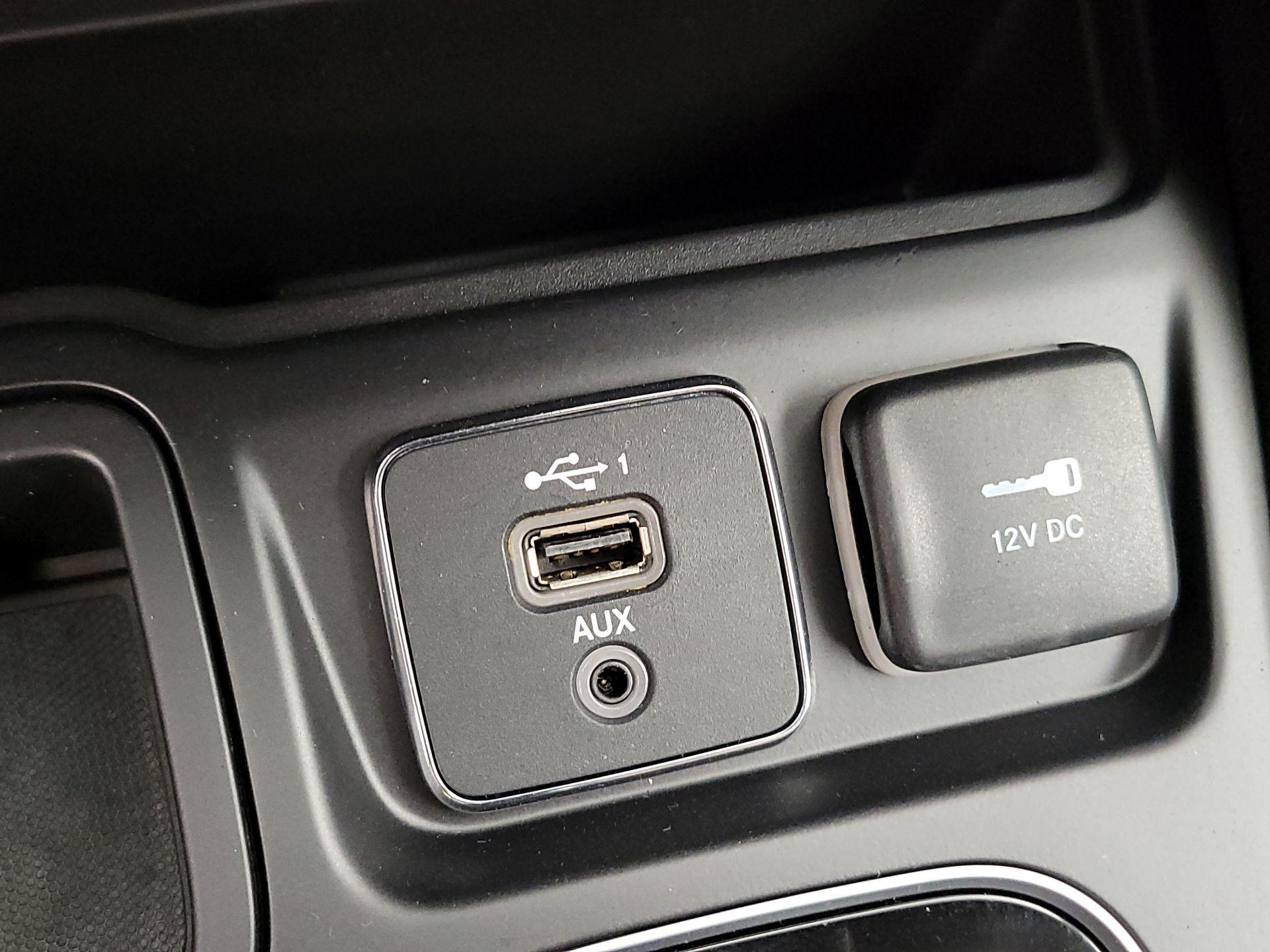 Thumbnail: 2021 Jeep Cherokee - 18