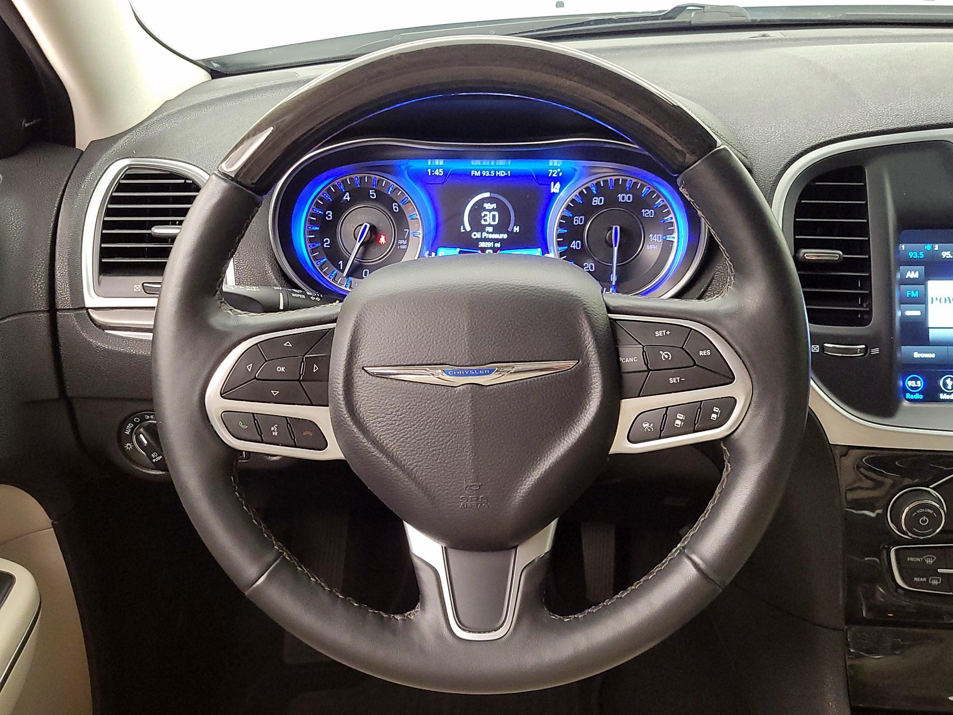 Thumbnail: 2019 Chrysler 300 - 10