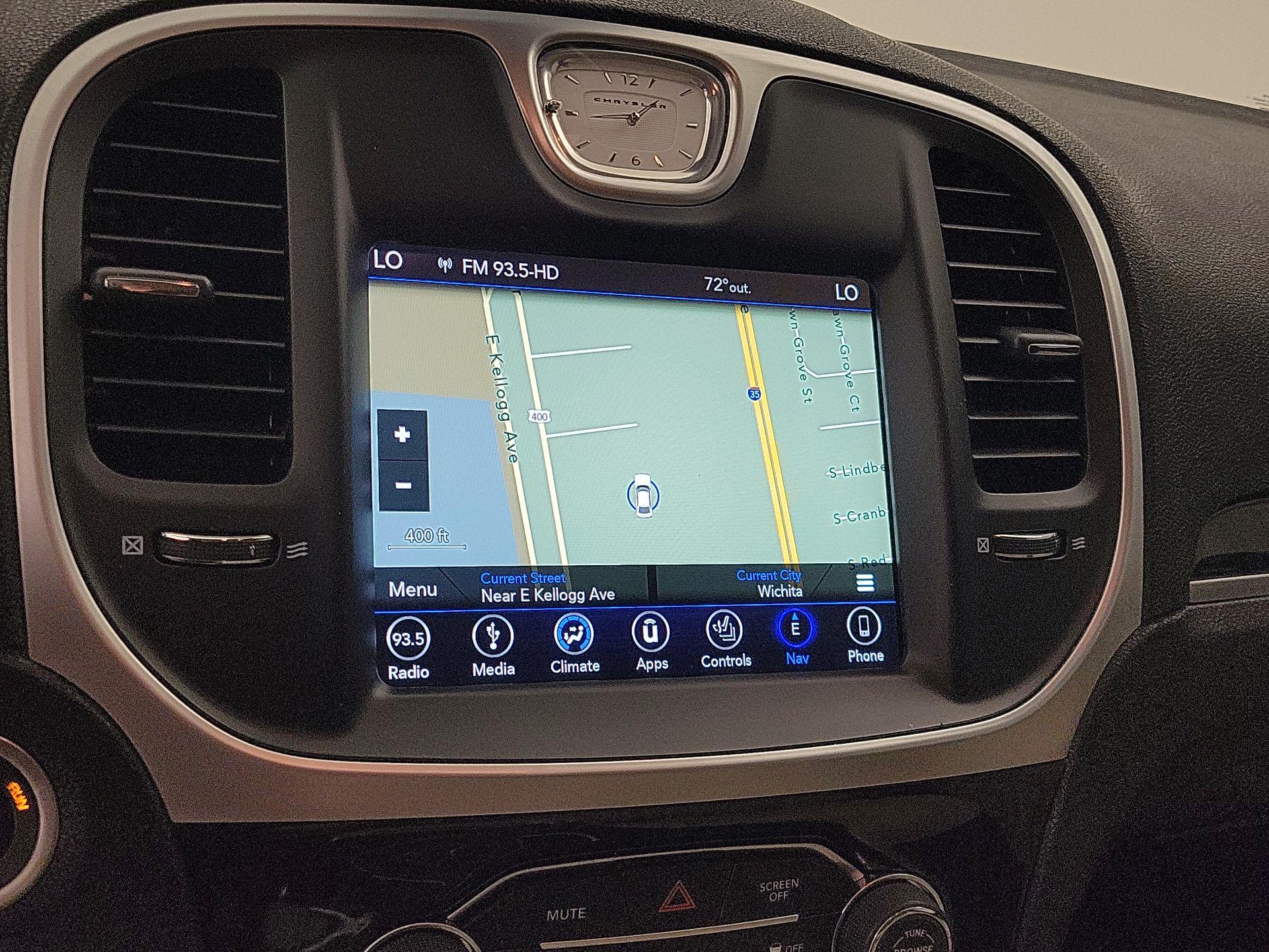 Thumbnail: 2019 Chrysler 300 - 14