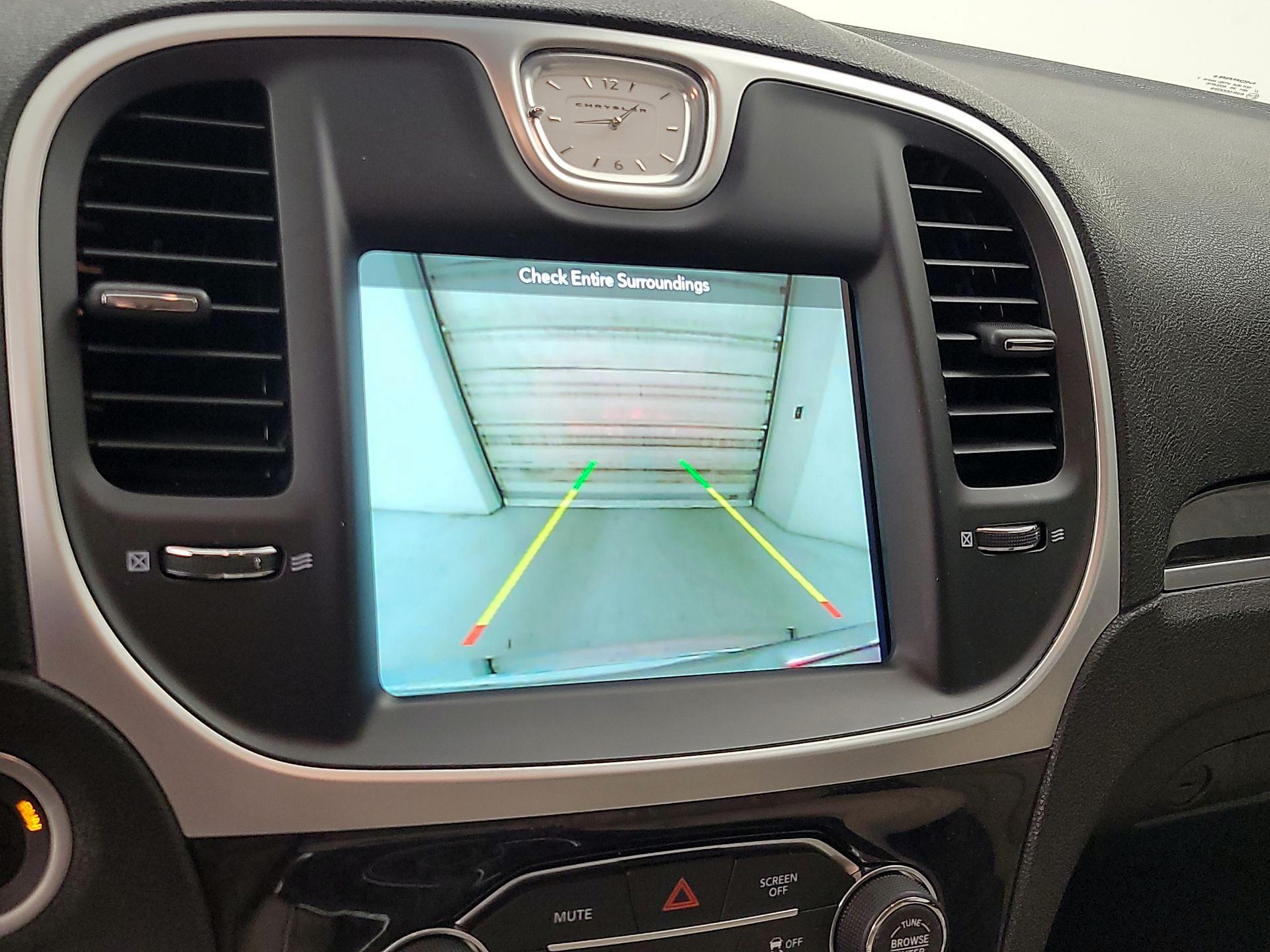 Thumbnail: 2019 Chrysler 300 - 15