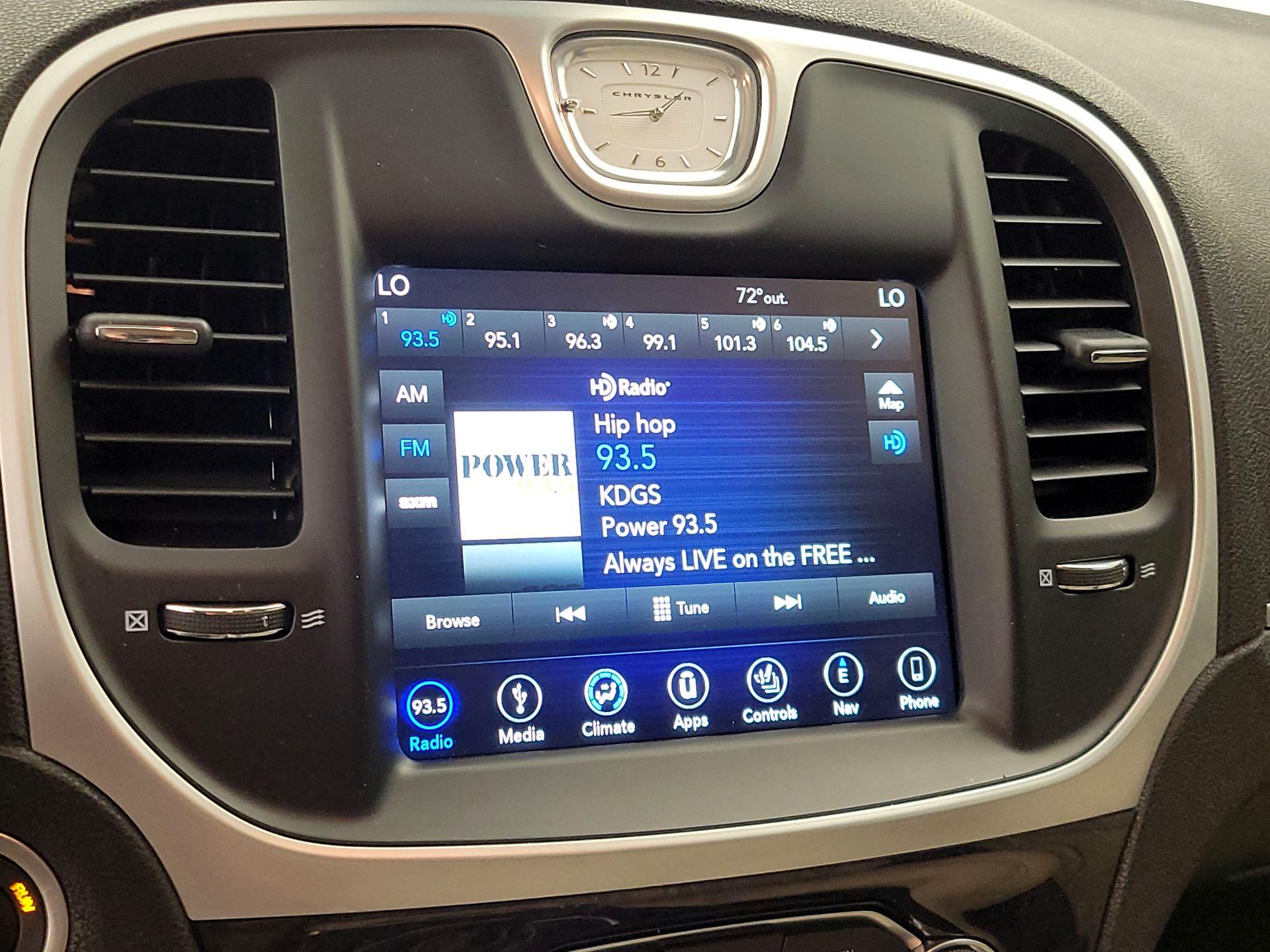Thumbnail: 2019 Chrysler 300 - 16