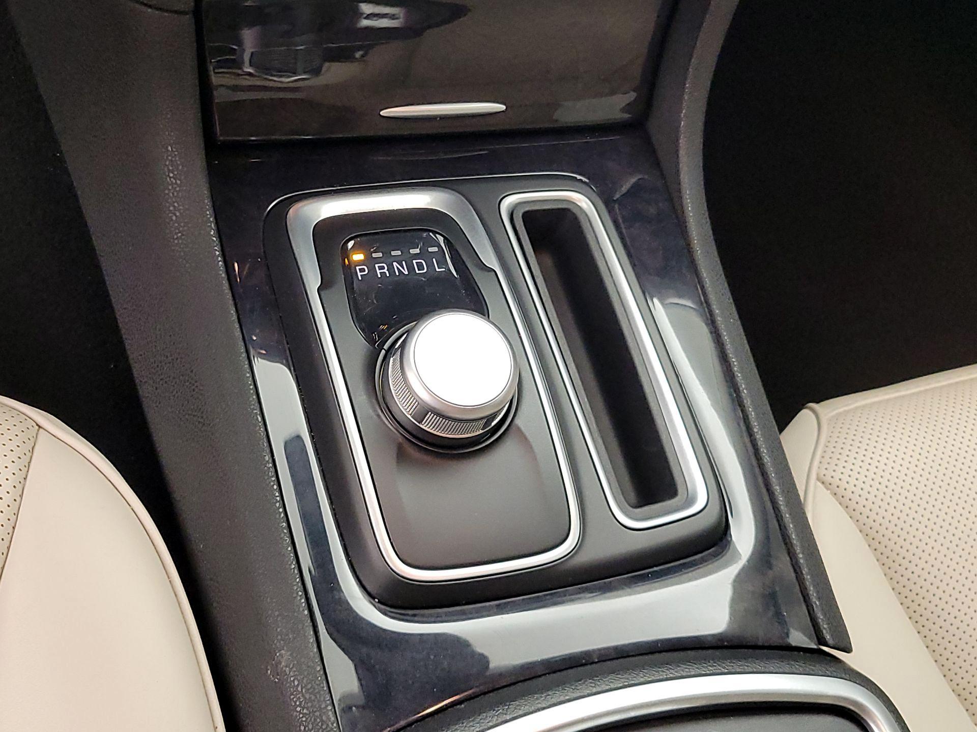 Thumbnail: 2019 Chrysler 300 - 18