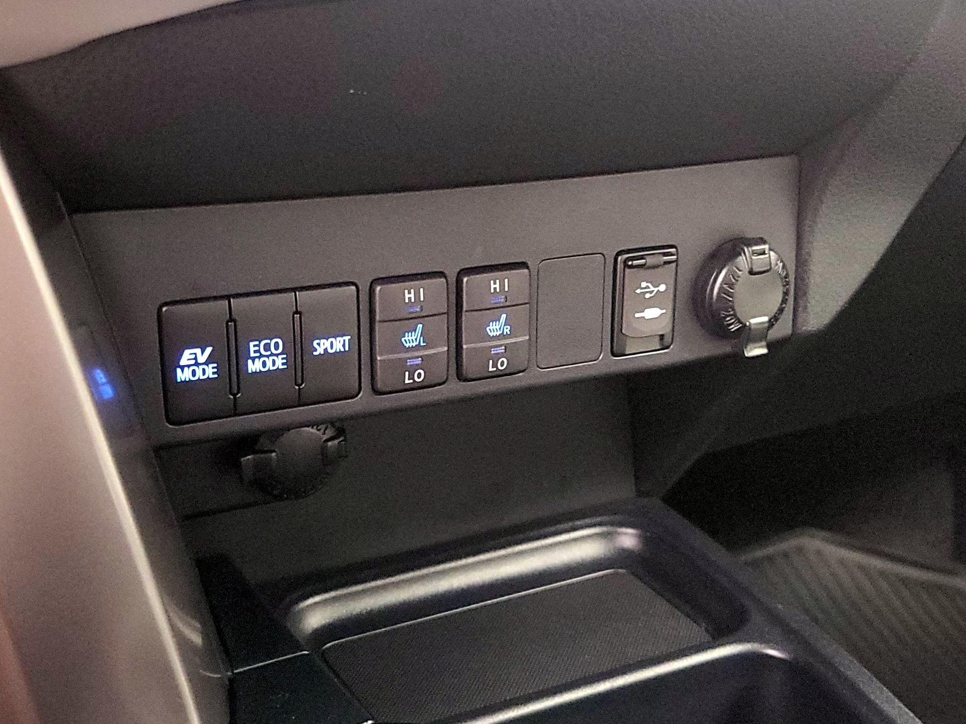 Thumbnail: 2018 Toyota RAV4 - 19