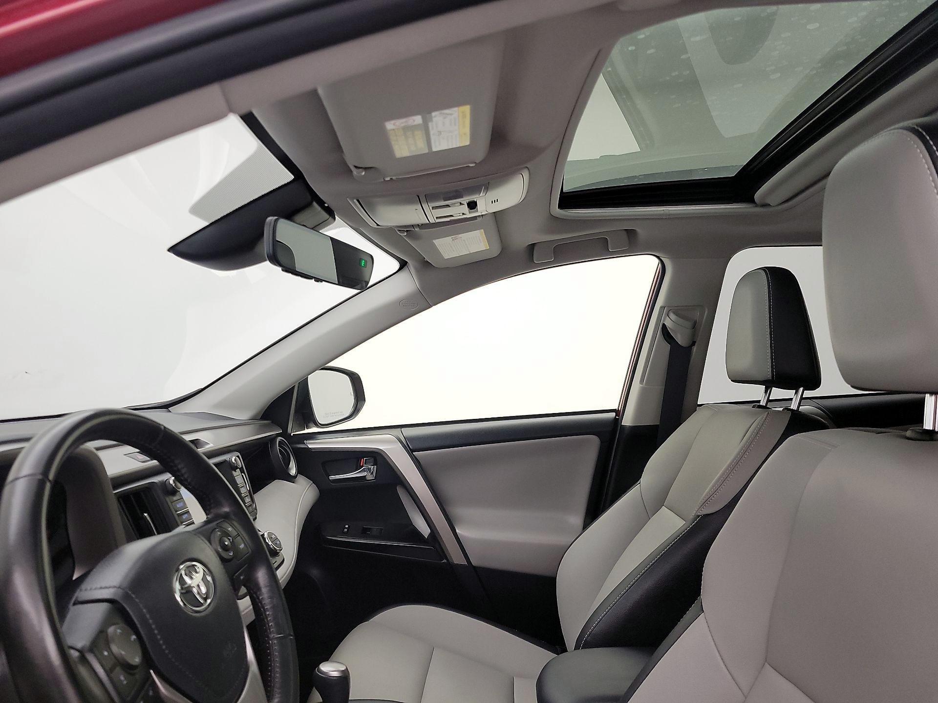 Thumbnail: 2018 Toyota RAV4 - 20