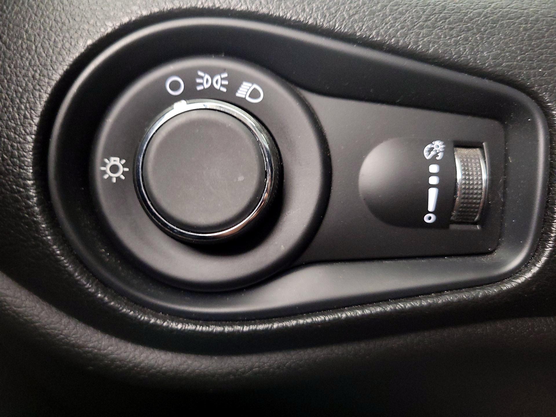 Thumbnail: 2021 Jeep Renegade - 13