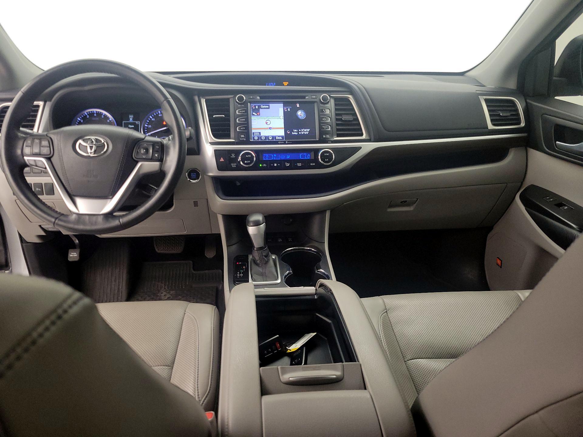Thumbnail: 2015 Toyota Highlander - 9