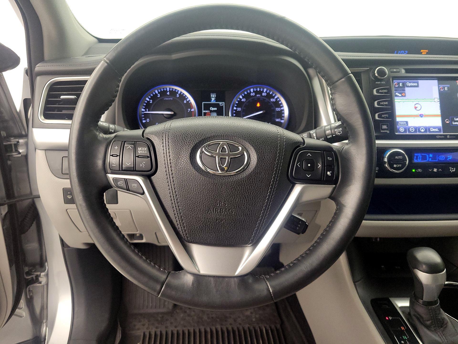 Thumbnail: 2015 Toyota Highlander - 10
