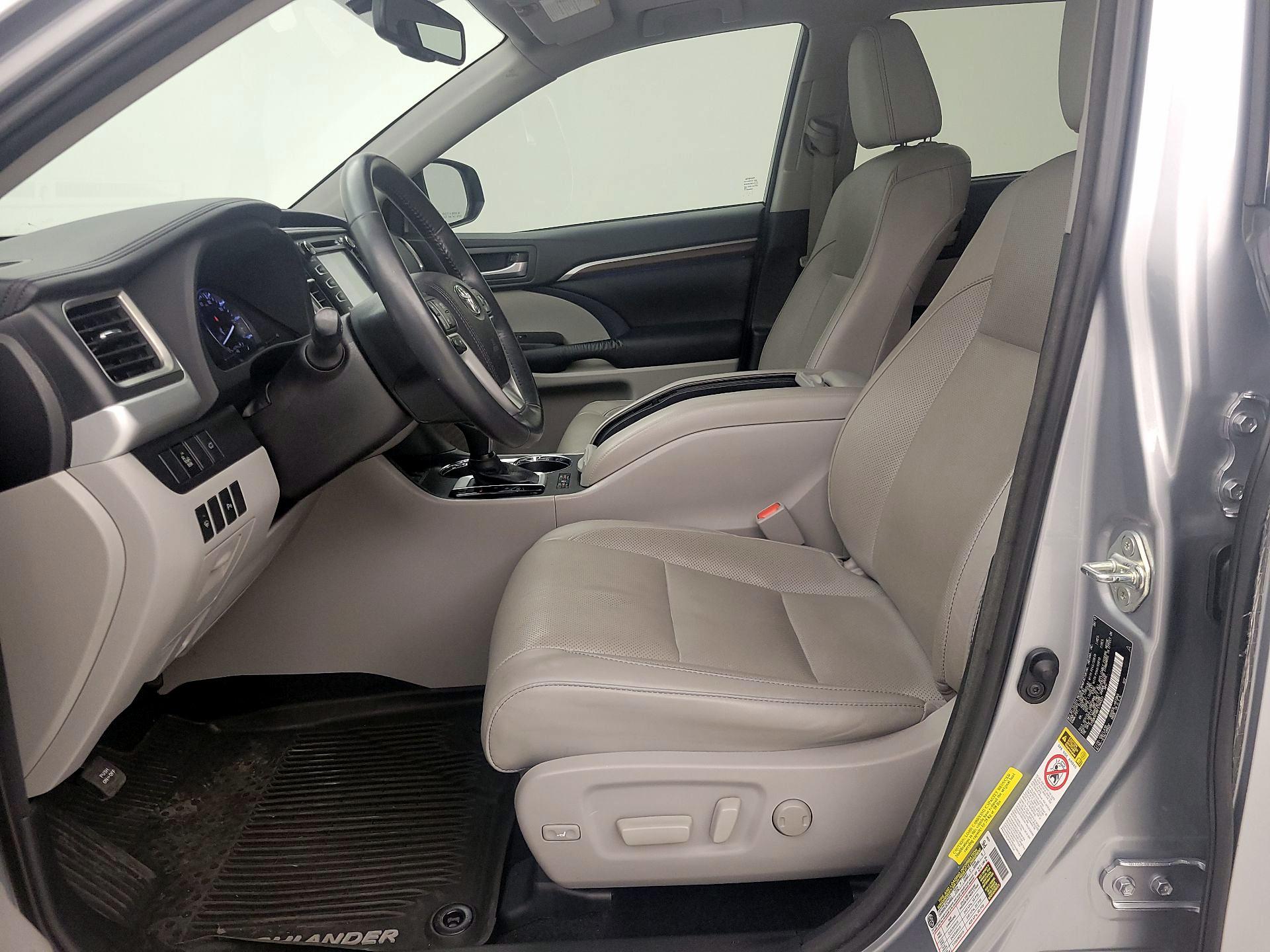 Thumbnail: 2015 Toyota Highlander - 11