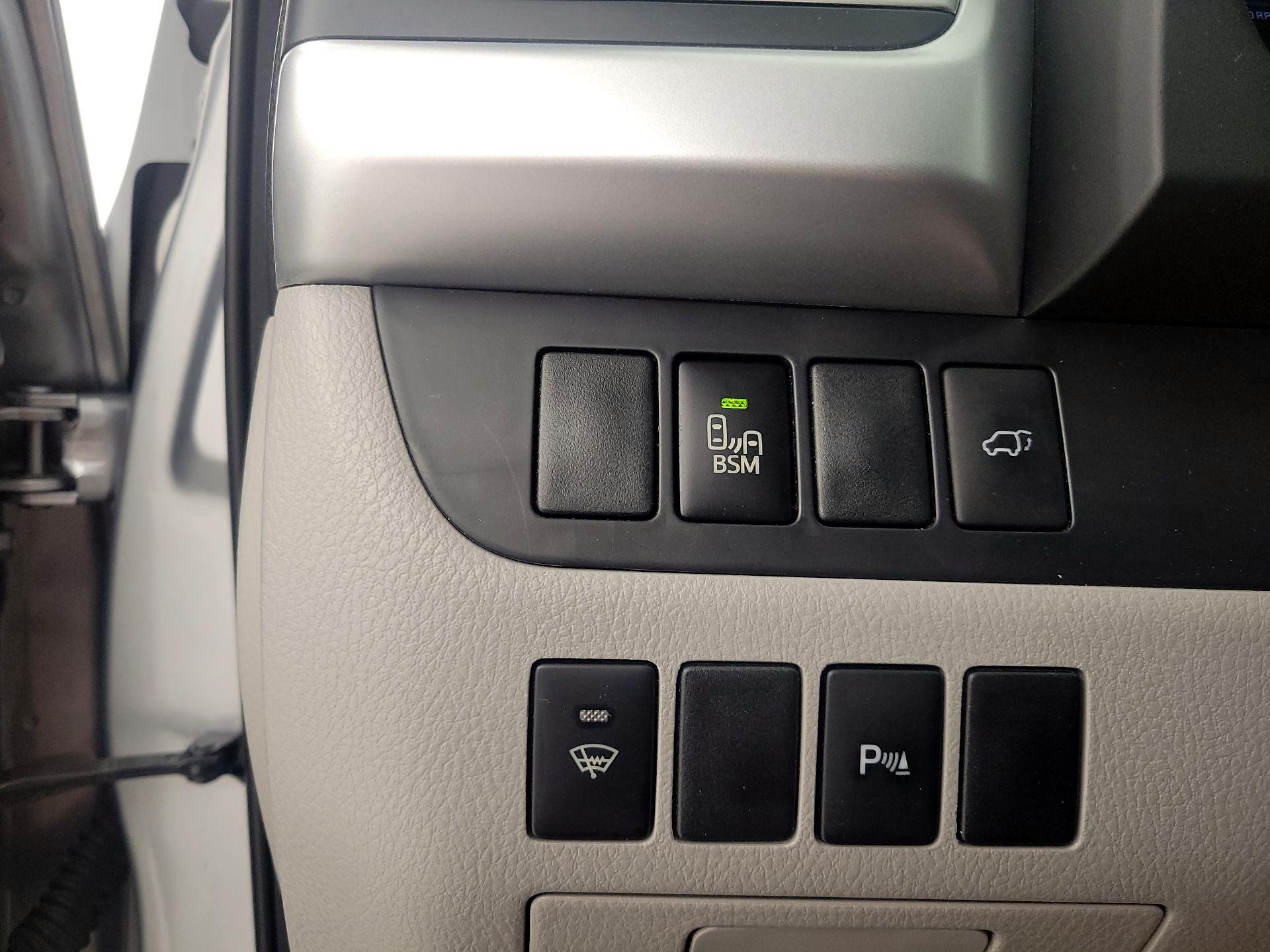 Thumbnail: 2015 Toyota Highlander - 13
