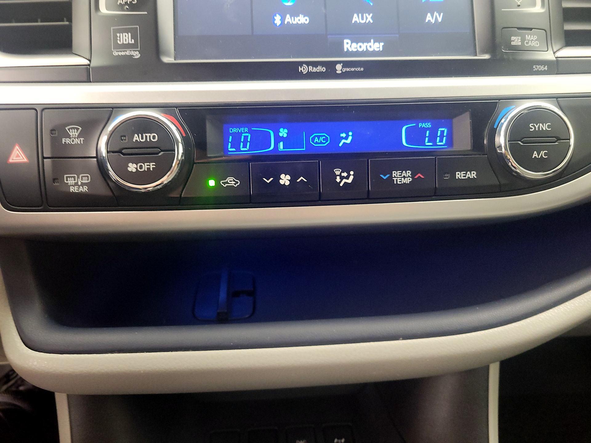 Thumbnail: 2015 Toyota Highlander - 17