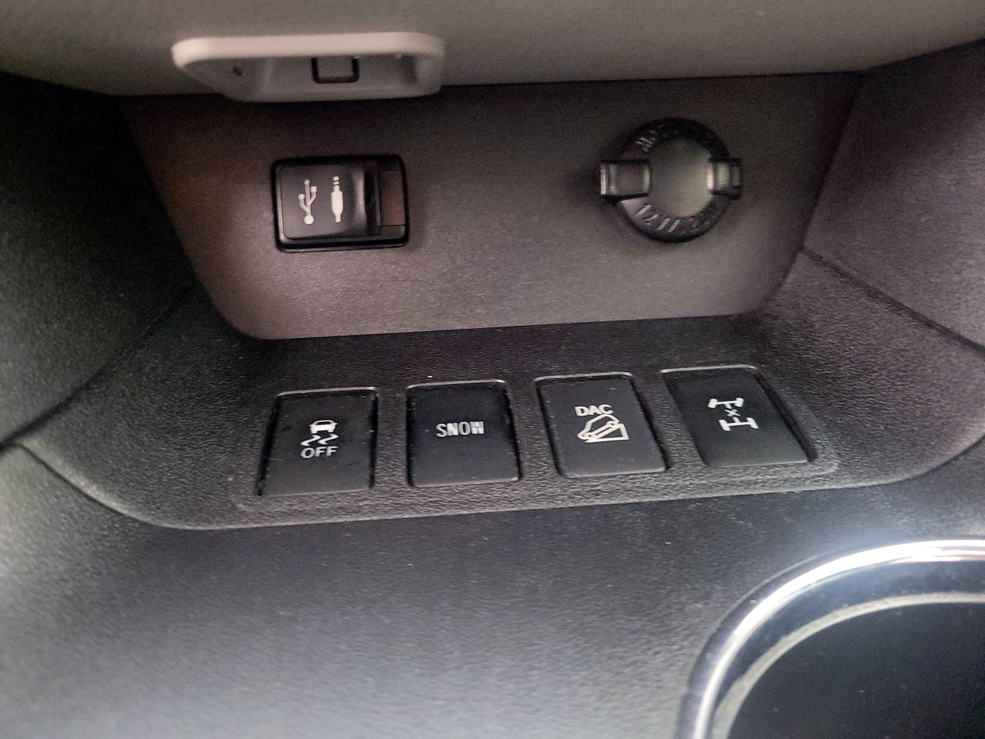 Thumbnail: 2015 Toyota Highlander - 19