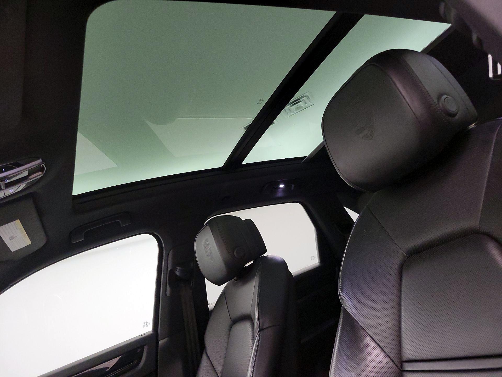 Thumbnail: 2019 Porsche Cayenne - 20