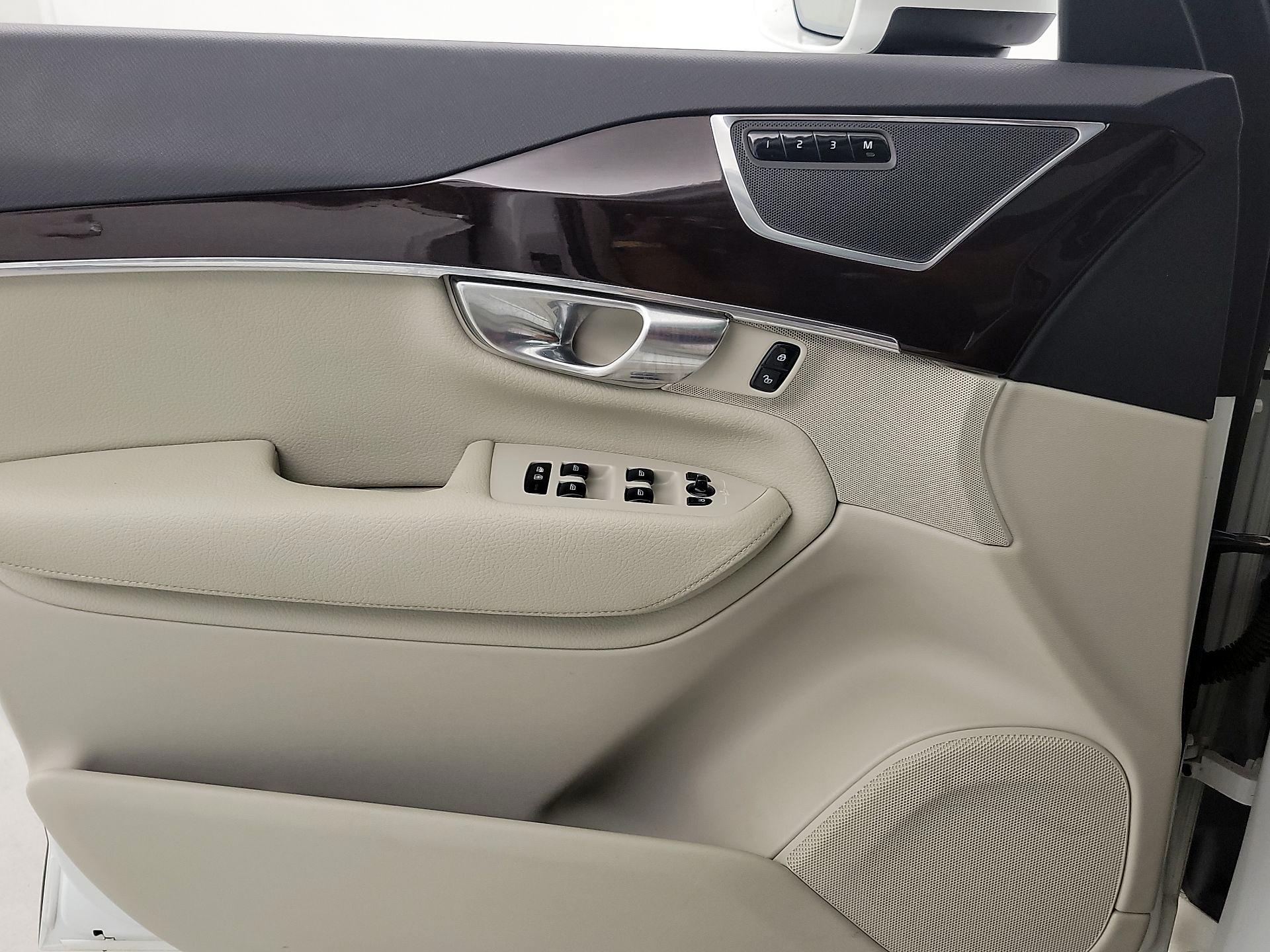 Thumbnail: 2019 Volvo XC90 - 12