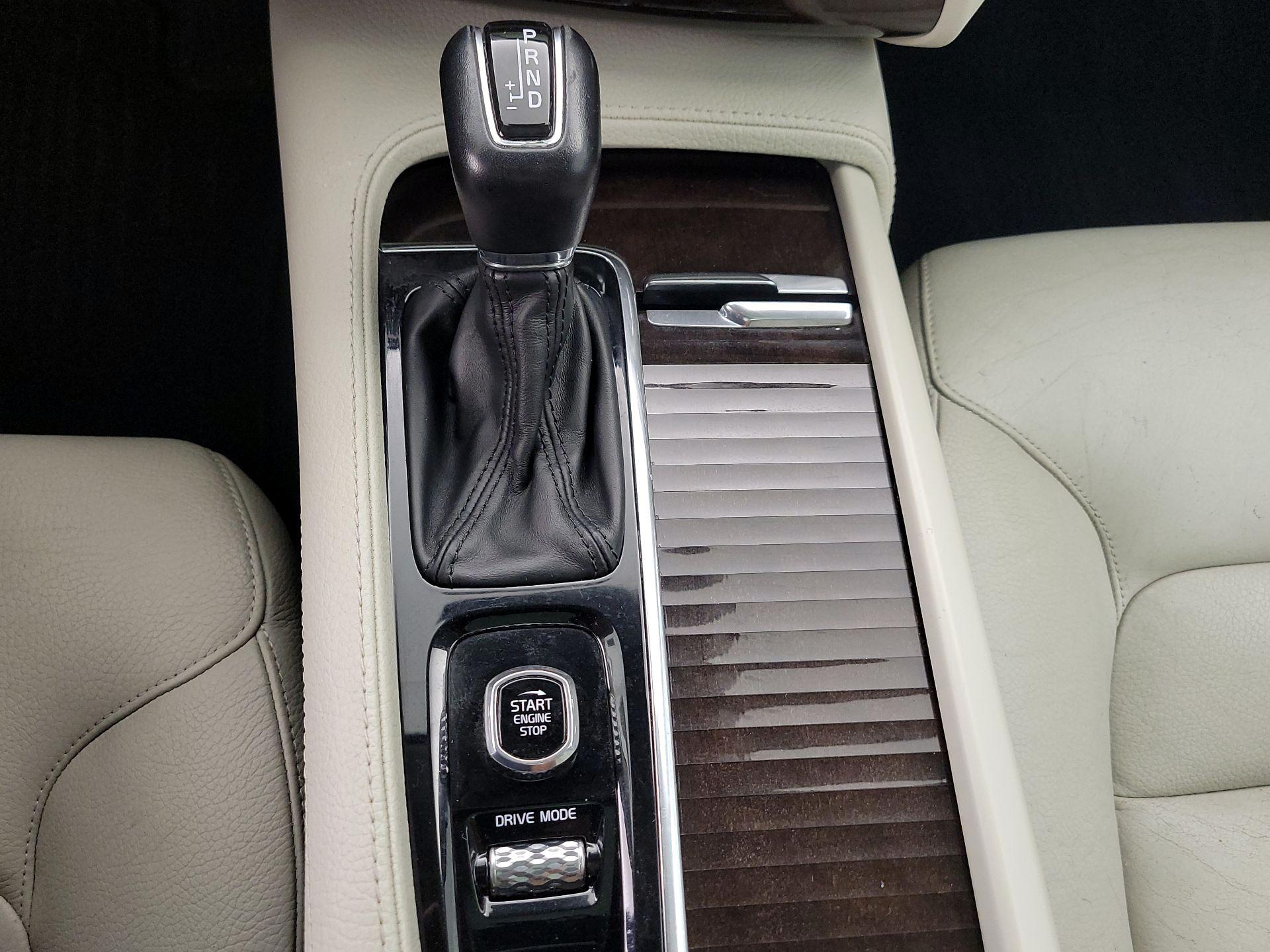 Thumbnail: 2019 Volvo XC90 - 18