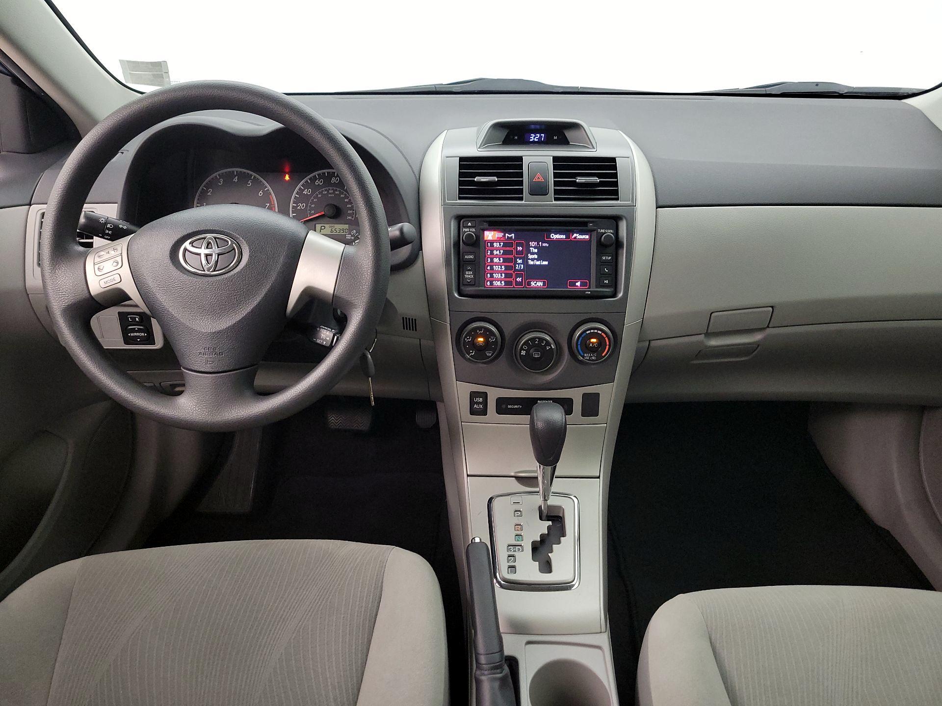 Thumbnail: 2013 Toyota Corolla - 9