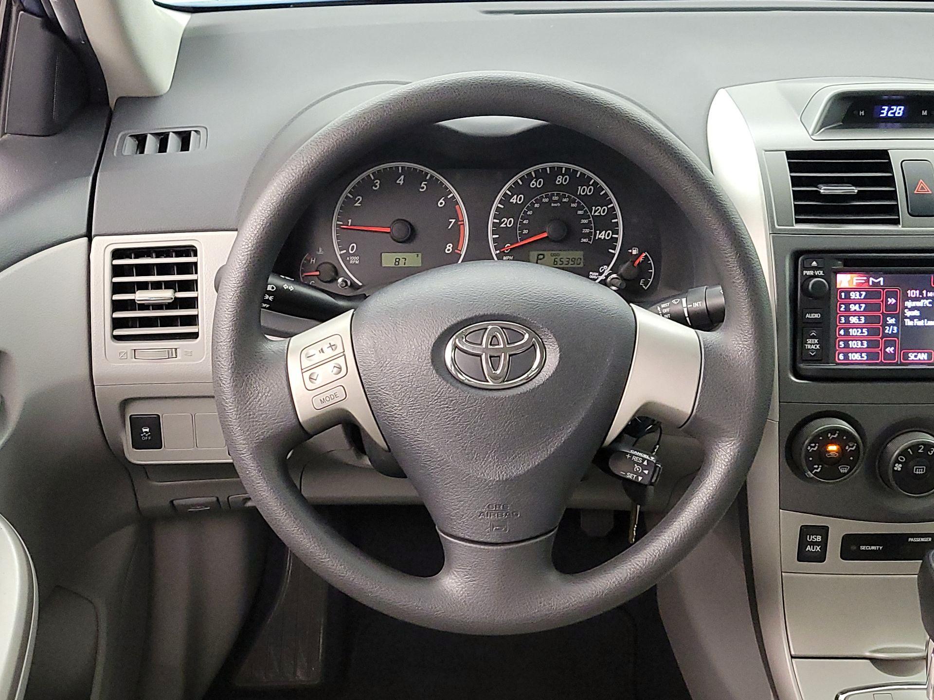 Thumbnail: 2013 Toyota Corolla - 10