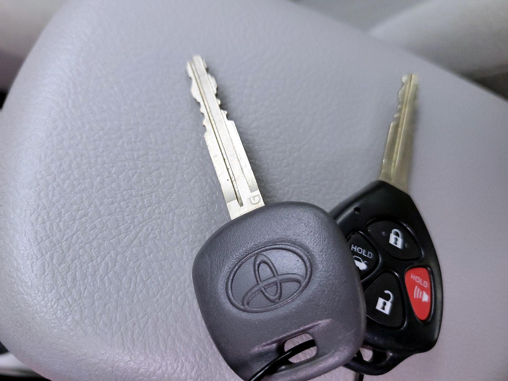 Thumbnail: 2013 Toyota Corolla - 20