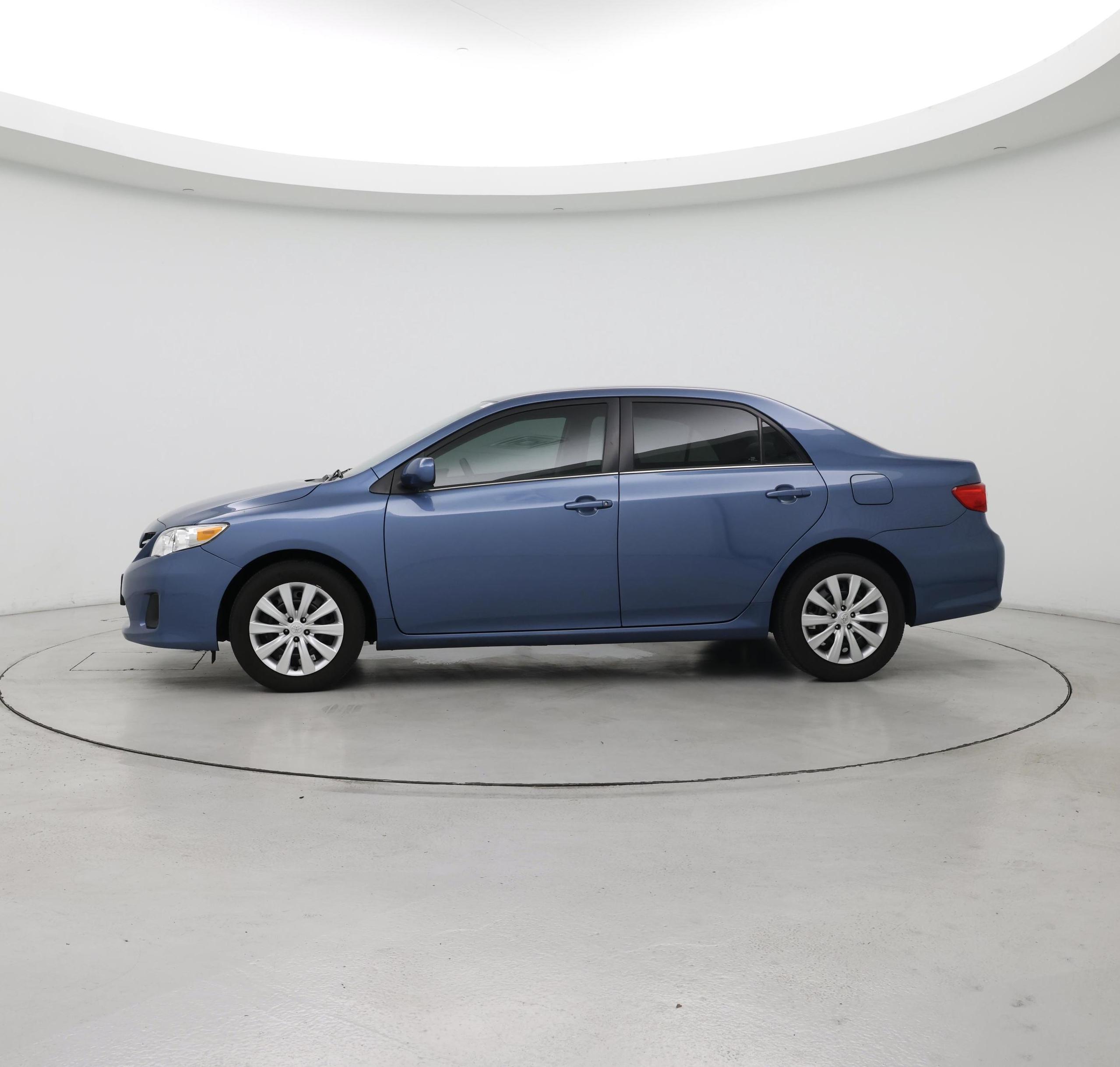 Thumbnail: 2013 Toyota Corolla - 3