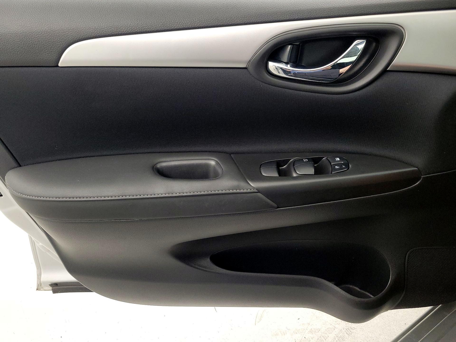 Thumbnail: 2019 Nissan Sentra - 12
