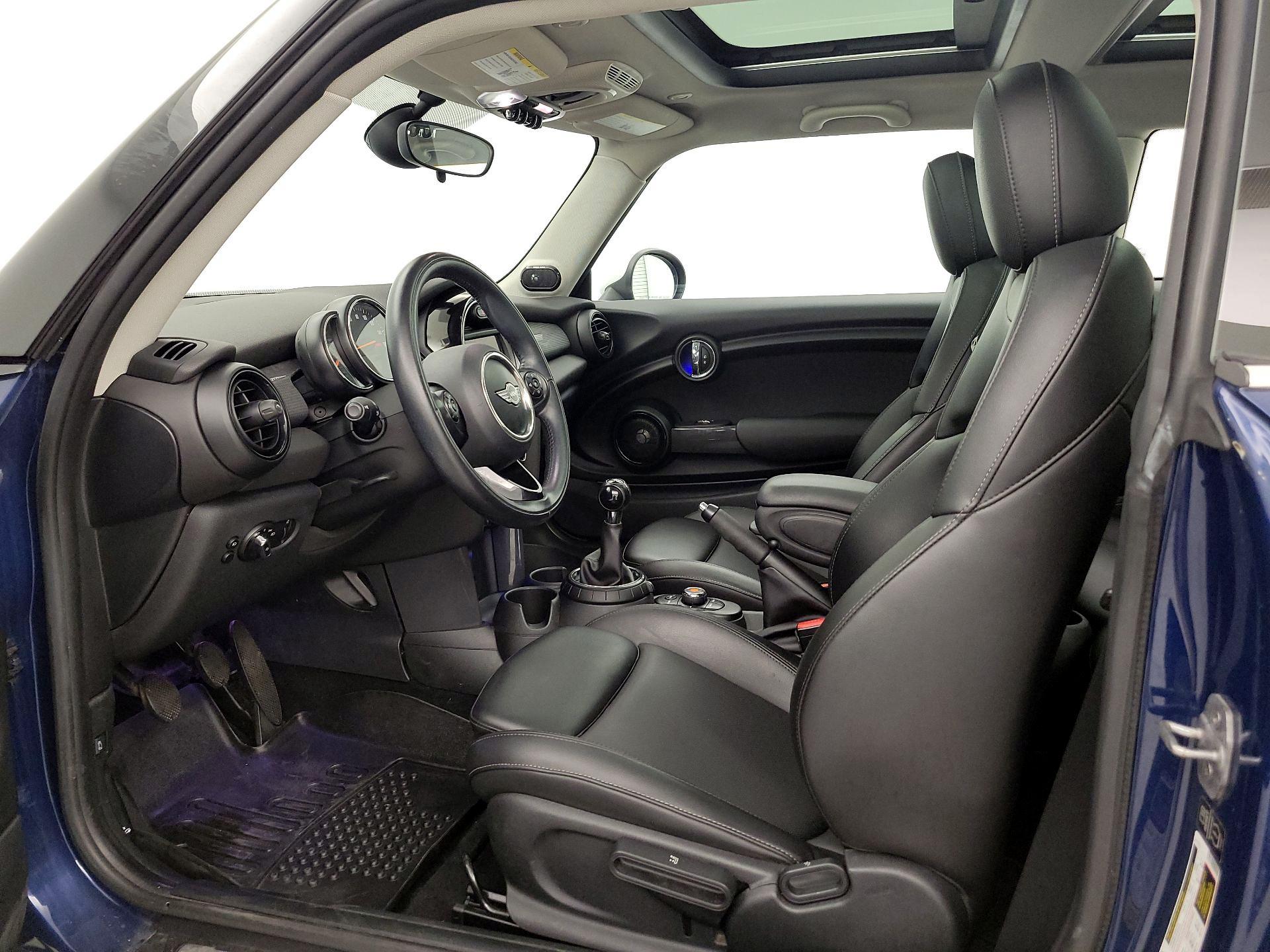Thumbnail: 2015 MINI Cooper Hardtop - 11