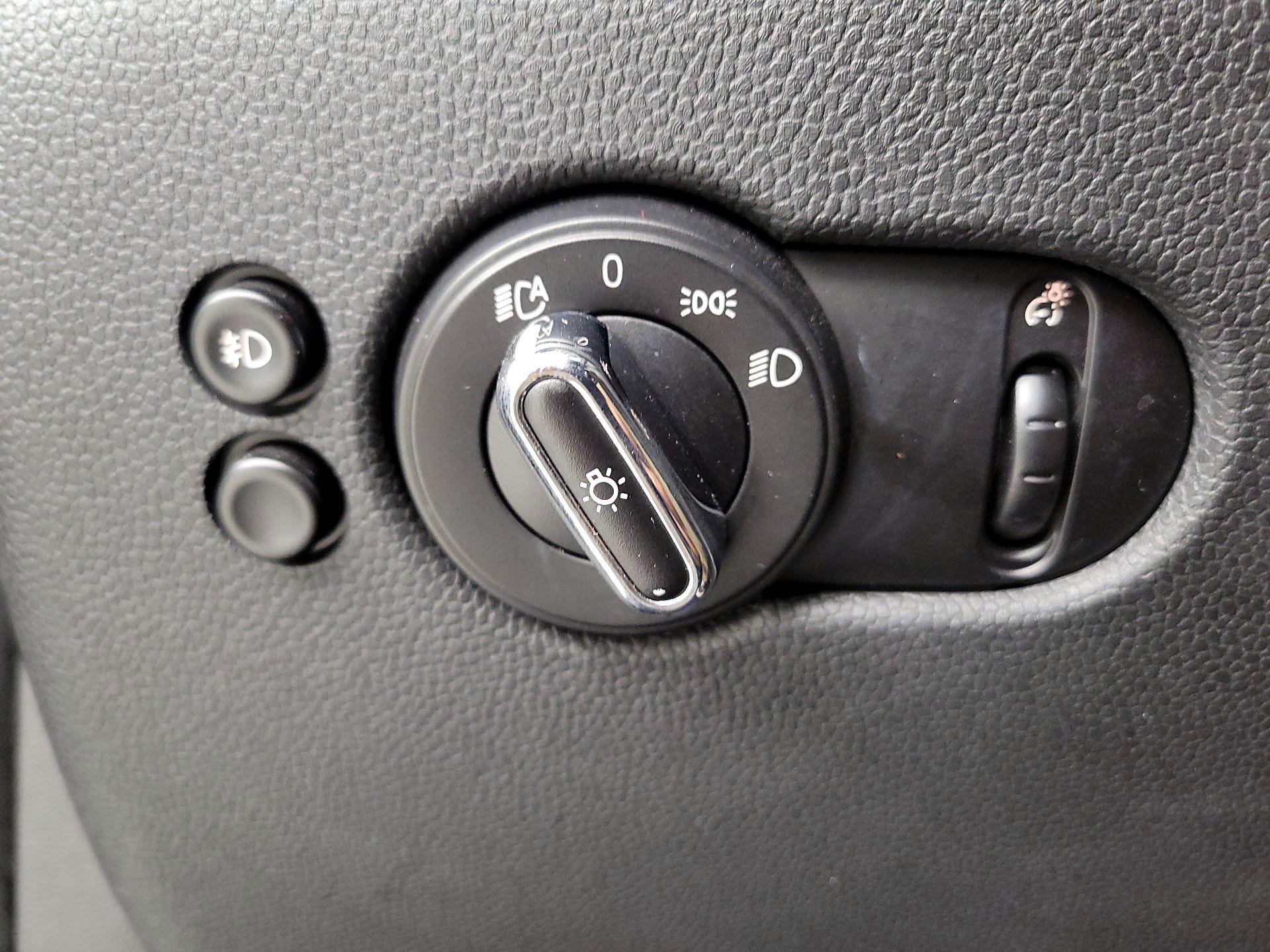 Thumbnail: 2015 MINI Cooper Hardtop - 13