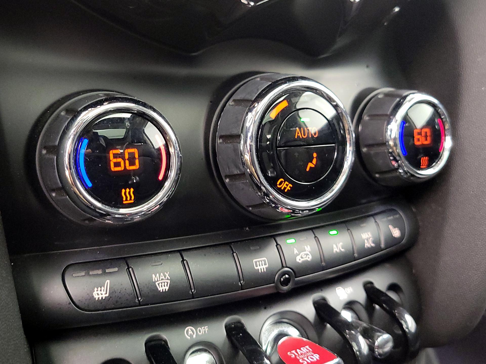 Thumbnail: 2015 MINI Cooper Hardtop - 16
