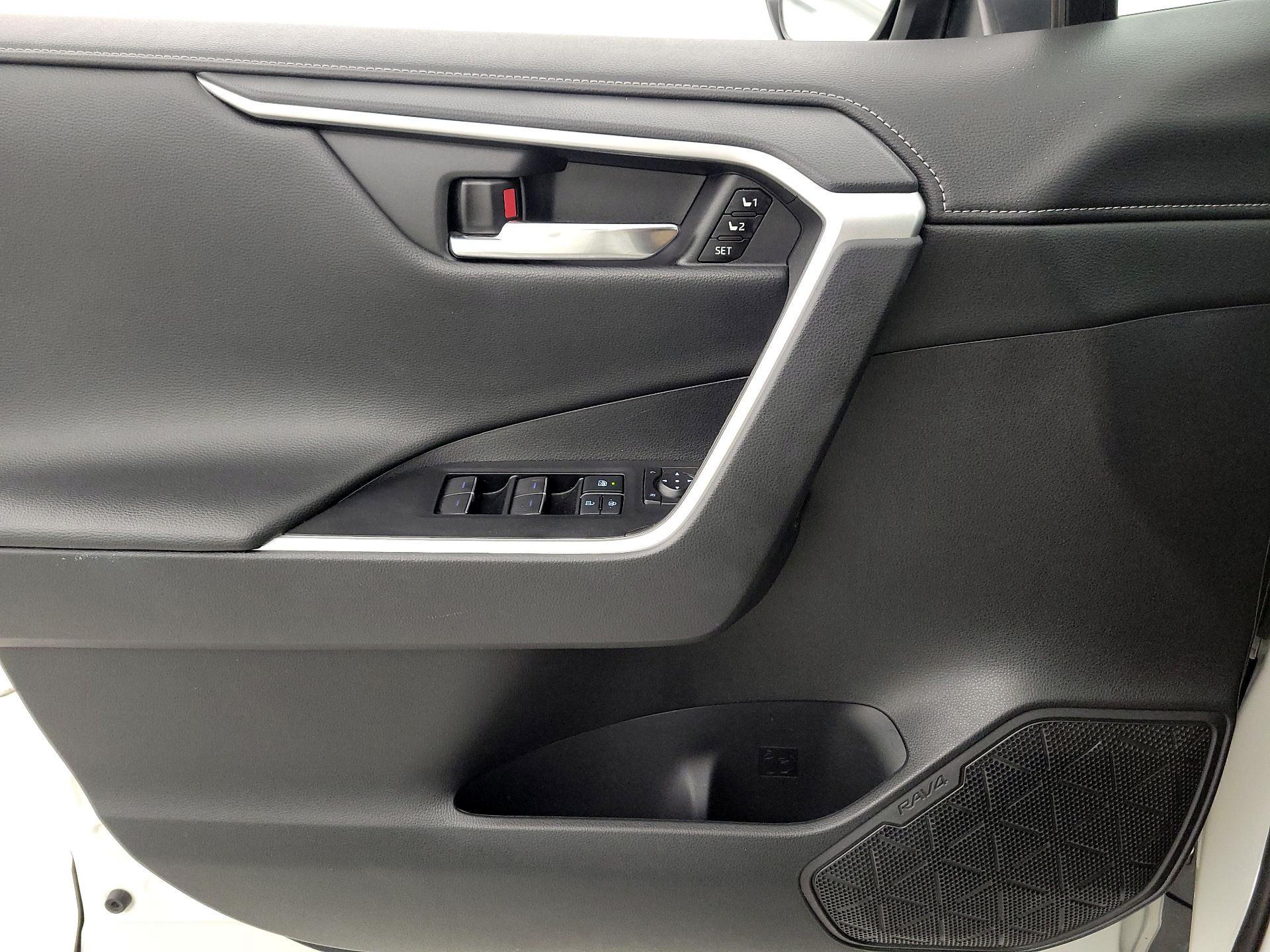 Thumbnail: 2022 Toyota RAV4 - 12
