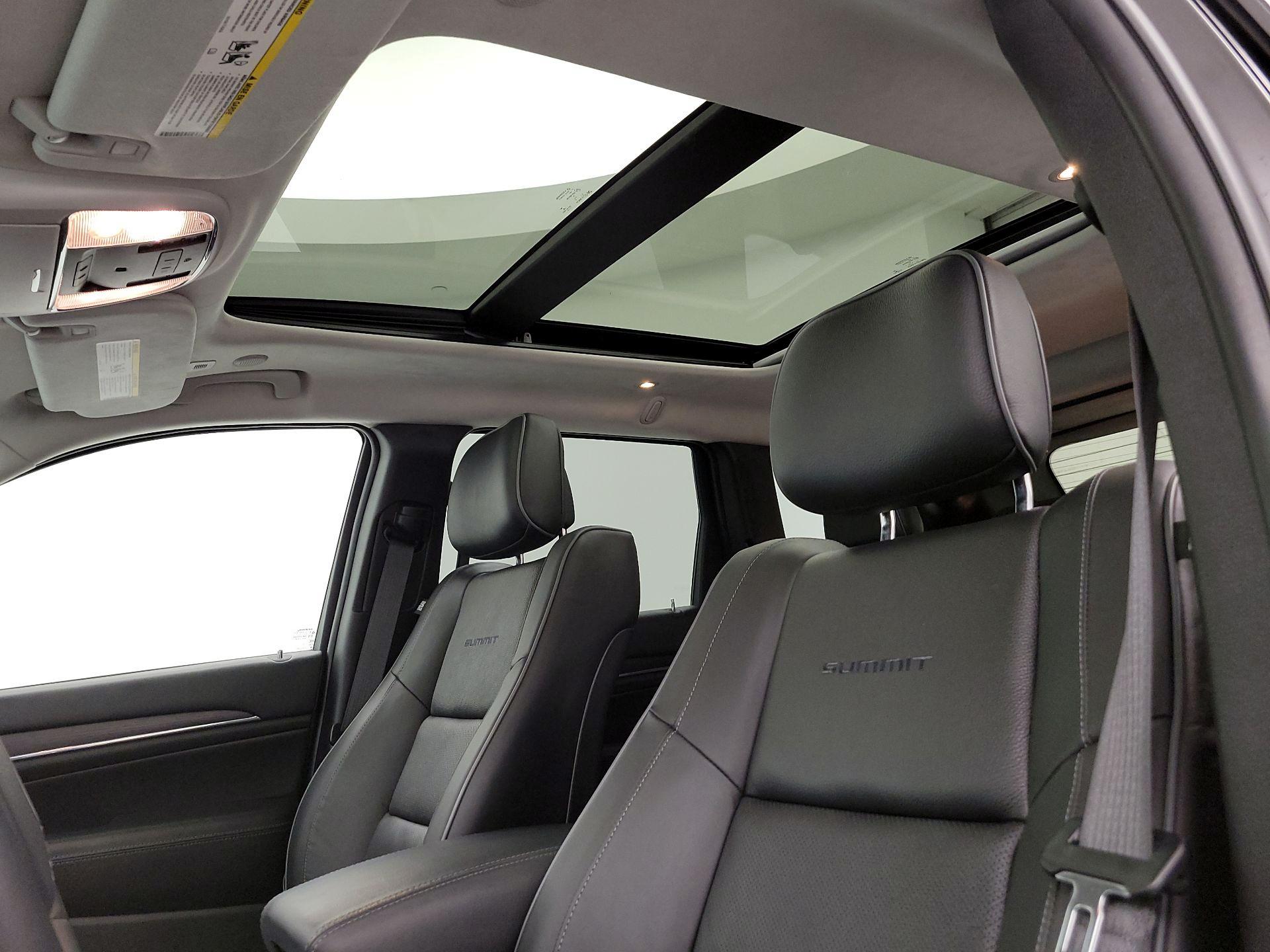 Thumbnail: 2019 Jeep Grand Cherokee - 20