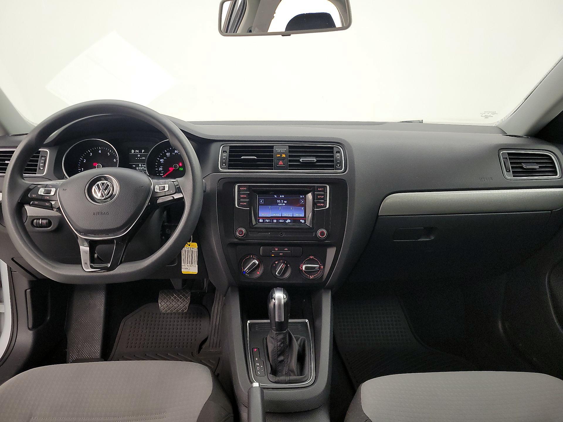 Thumbnail: 2017 Volkswagen Jetta - 9