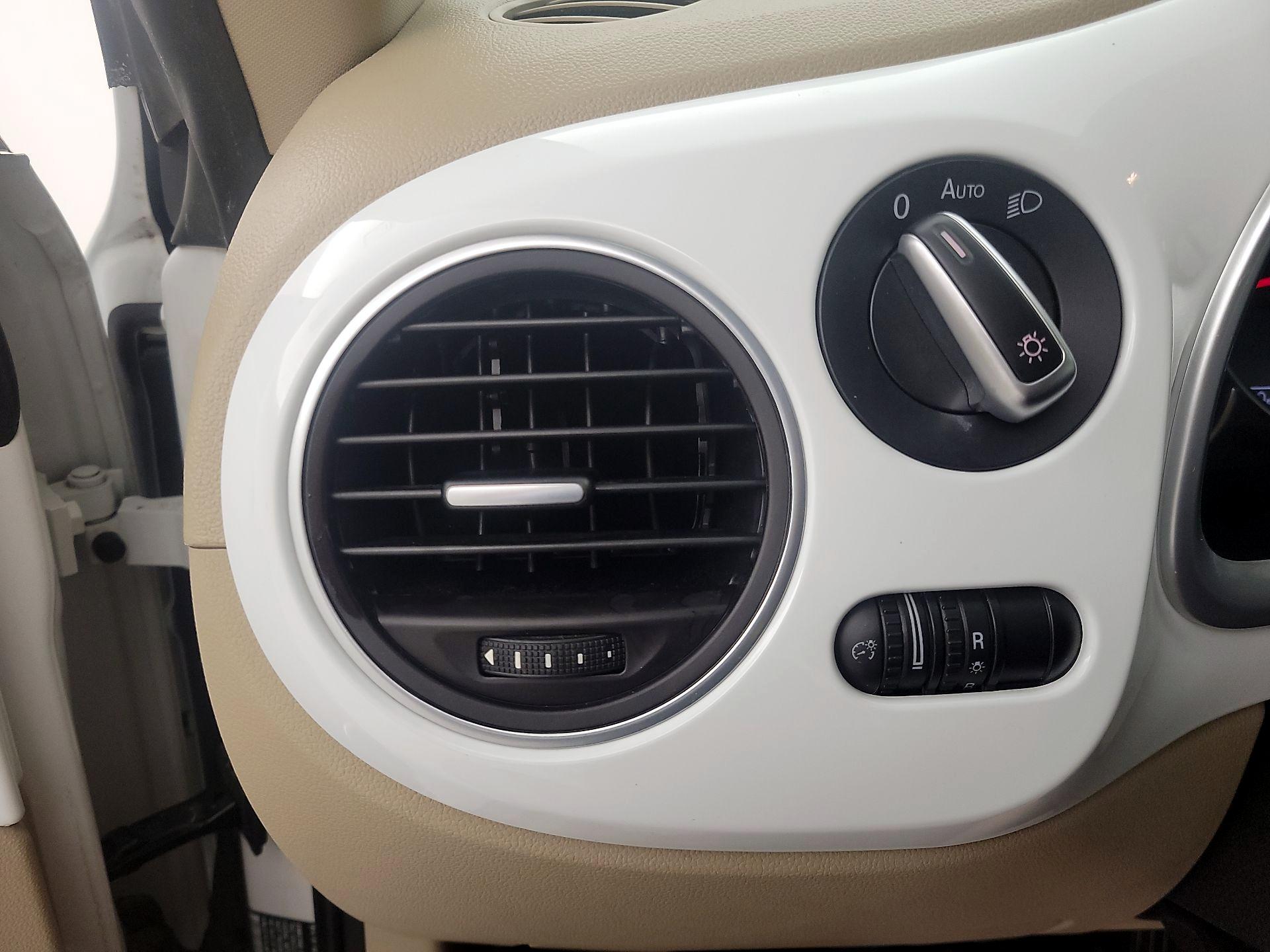 Thumbnail: 2018 Volkswagen Beetle - 13