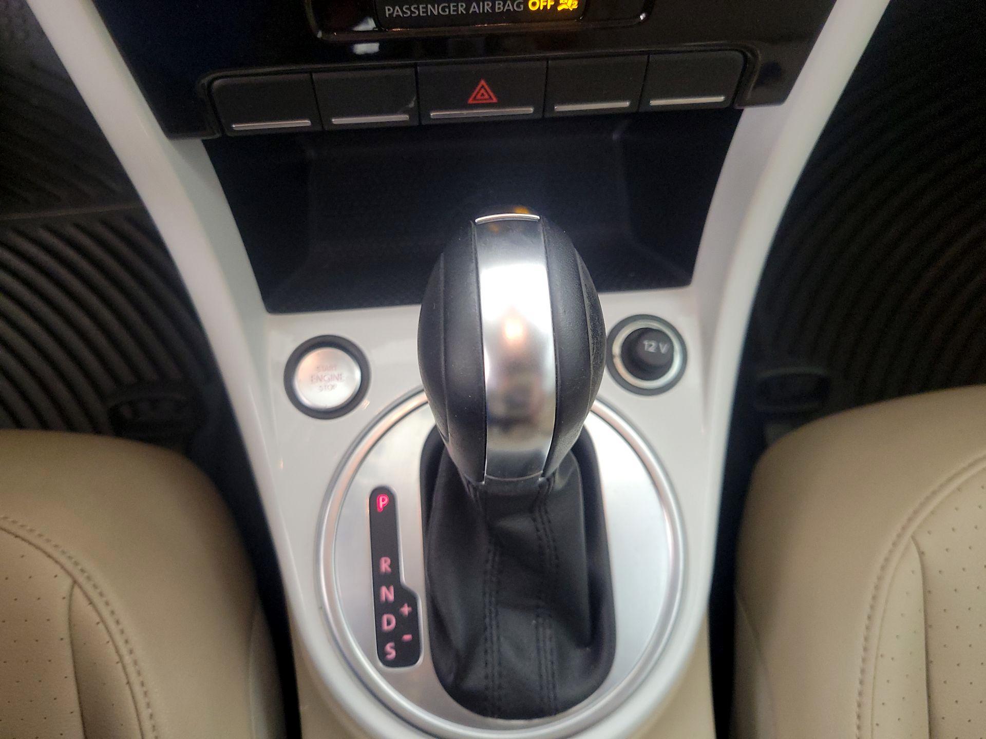 Thumbnail: 2018 Volkswagen Beetle - 17