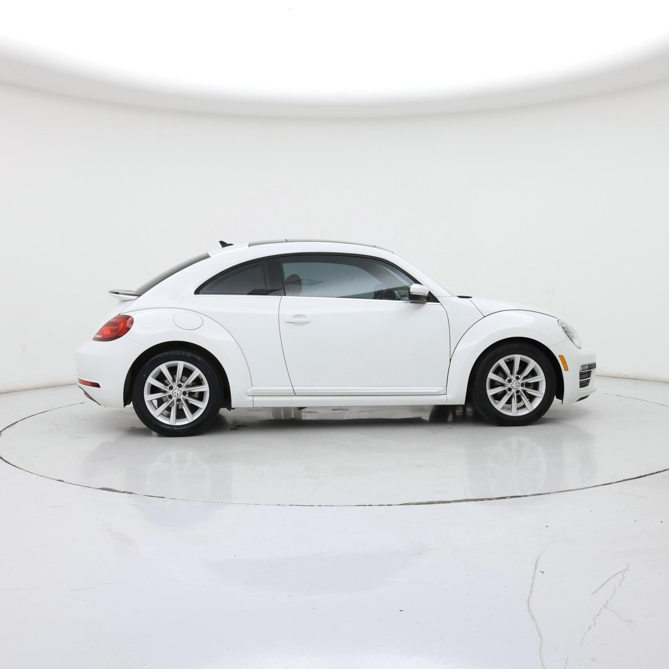 Thumbnail: 2018 Volkswagen Beetle - 7