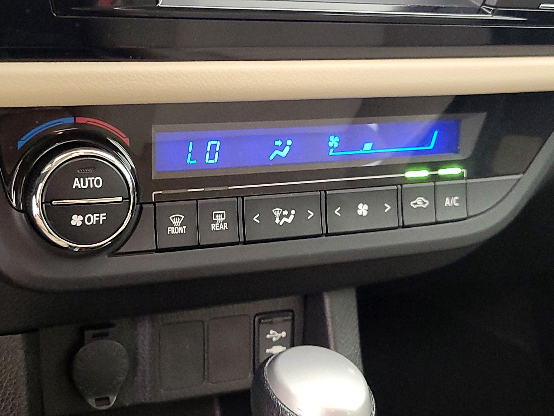 Thumbnail: 2015 Toyota Corolla - 16