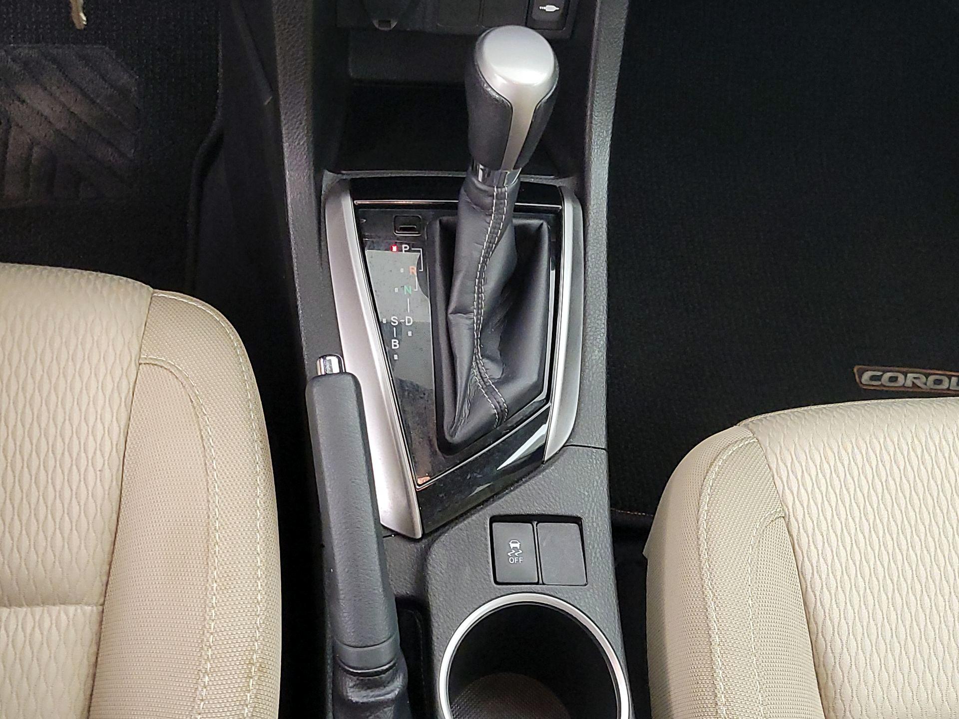 Thumbnail: 2015 Toyota Corolla - 17