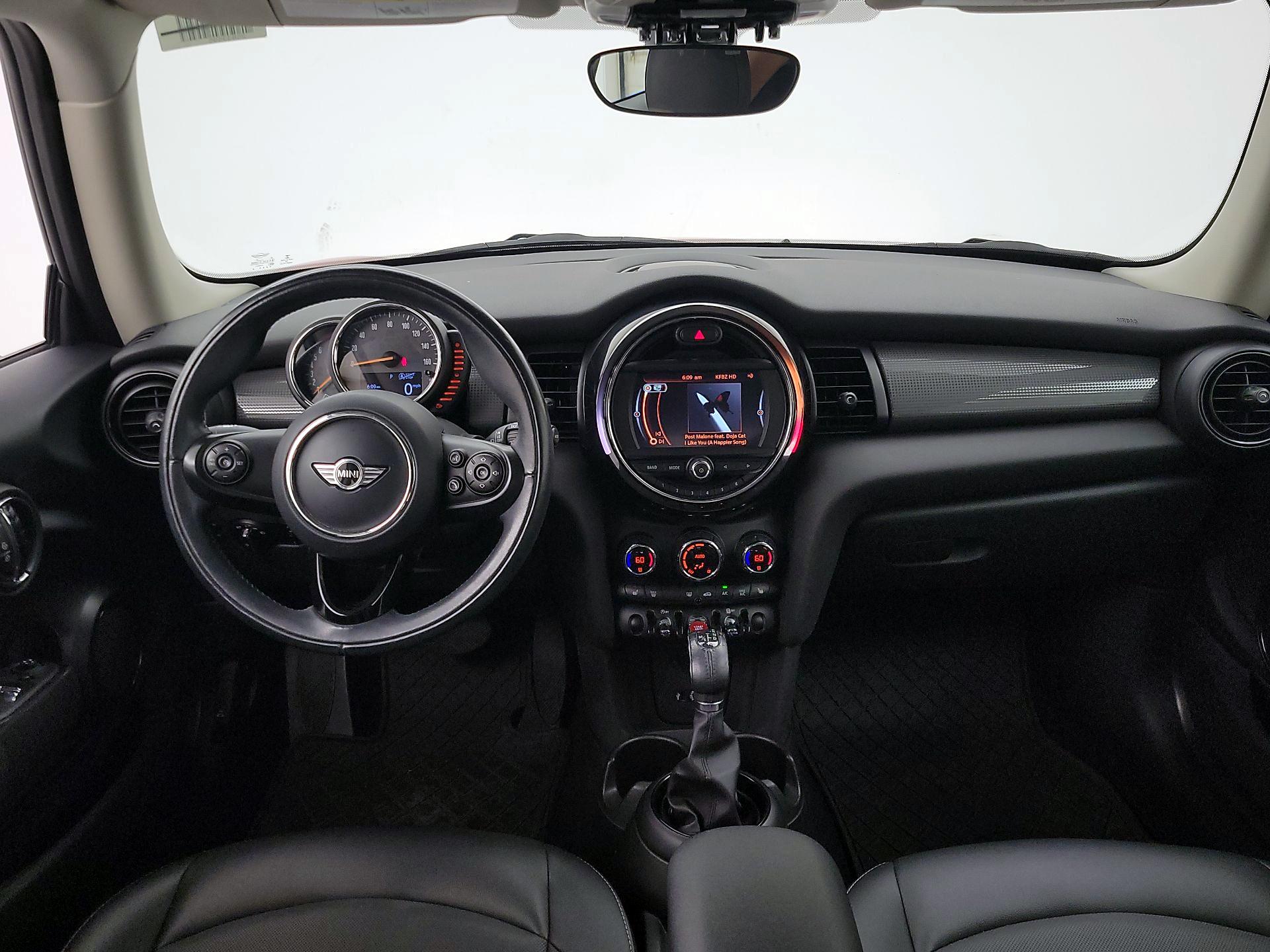 Thumbnail: 2017 MINI Cooper Hardtop - 9