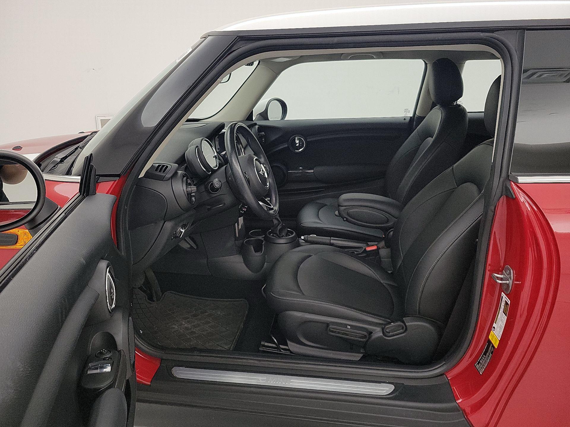 Thumbnail: 2017 MINI Cooper Hardtop - 11