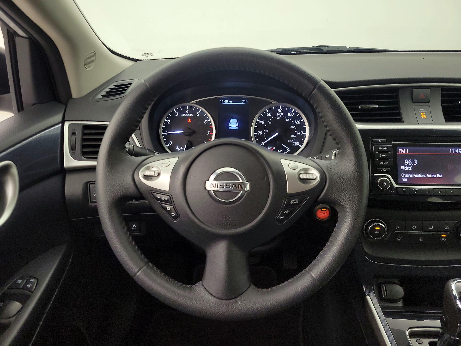Thumbnail: 2016 Nissan Sentra - 10