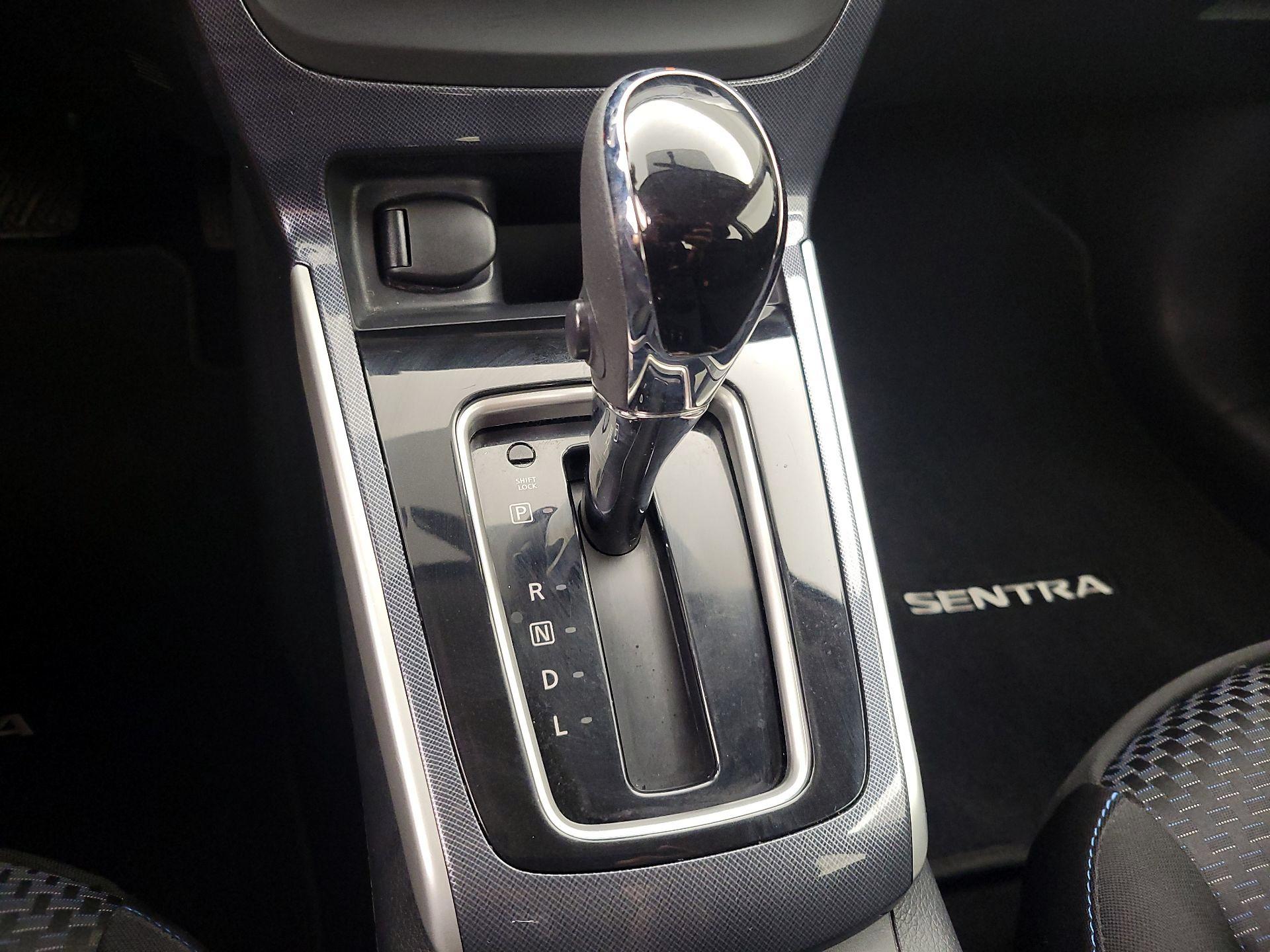 Thumbnail: 2016 Nissan Sentra - 17