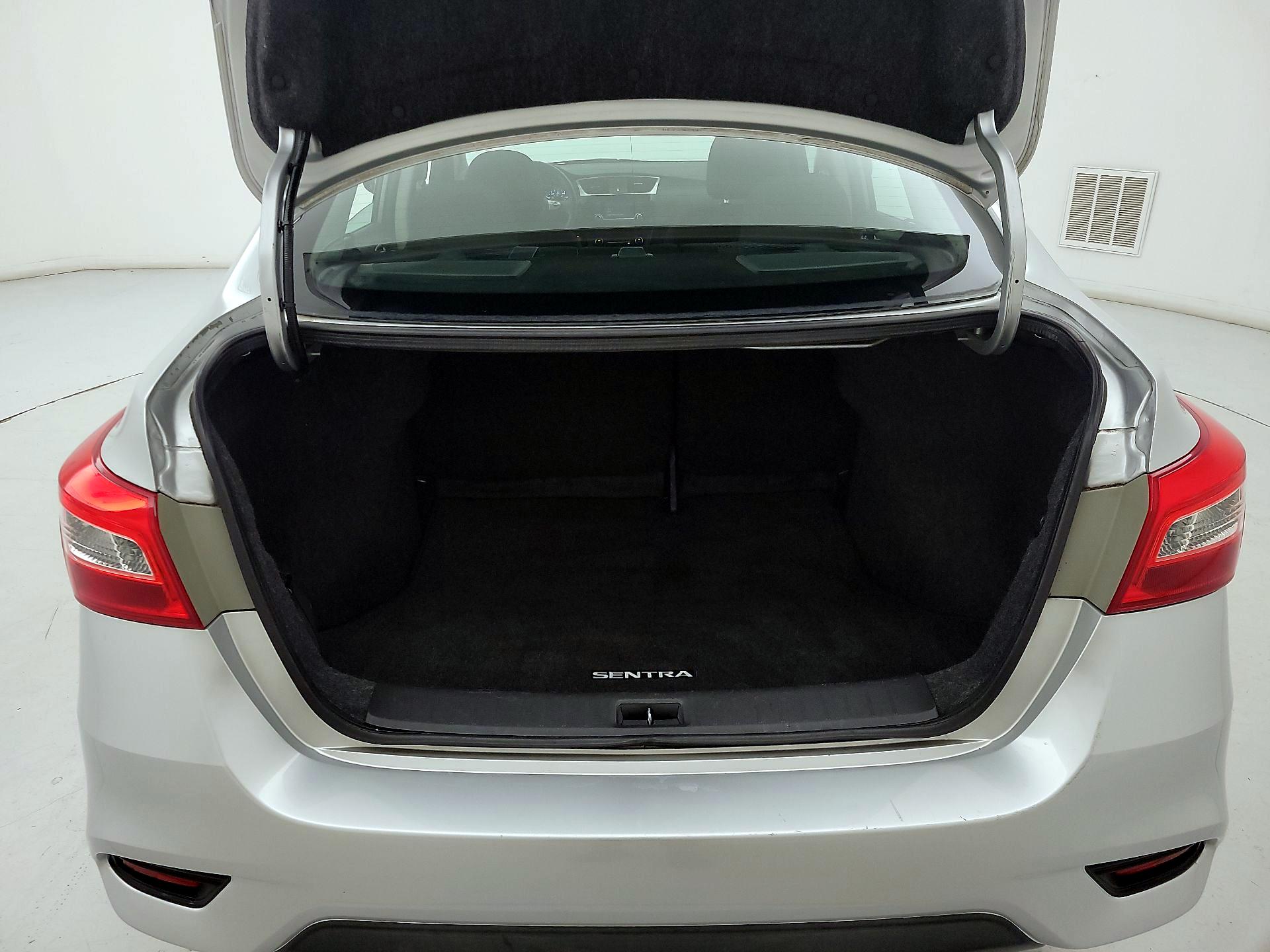 Thumbnail: 2016 Nissan Sentra - 19