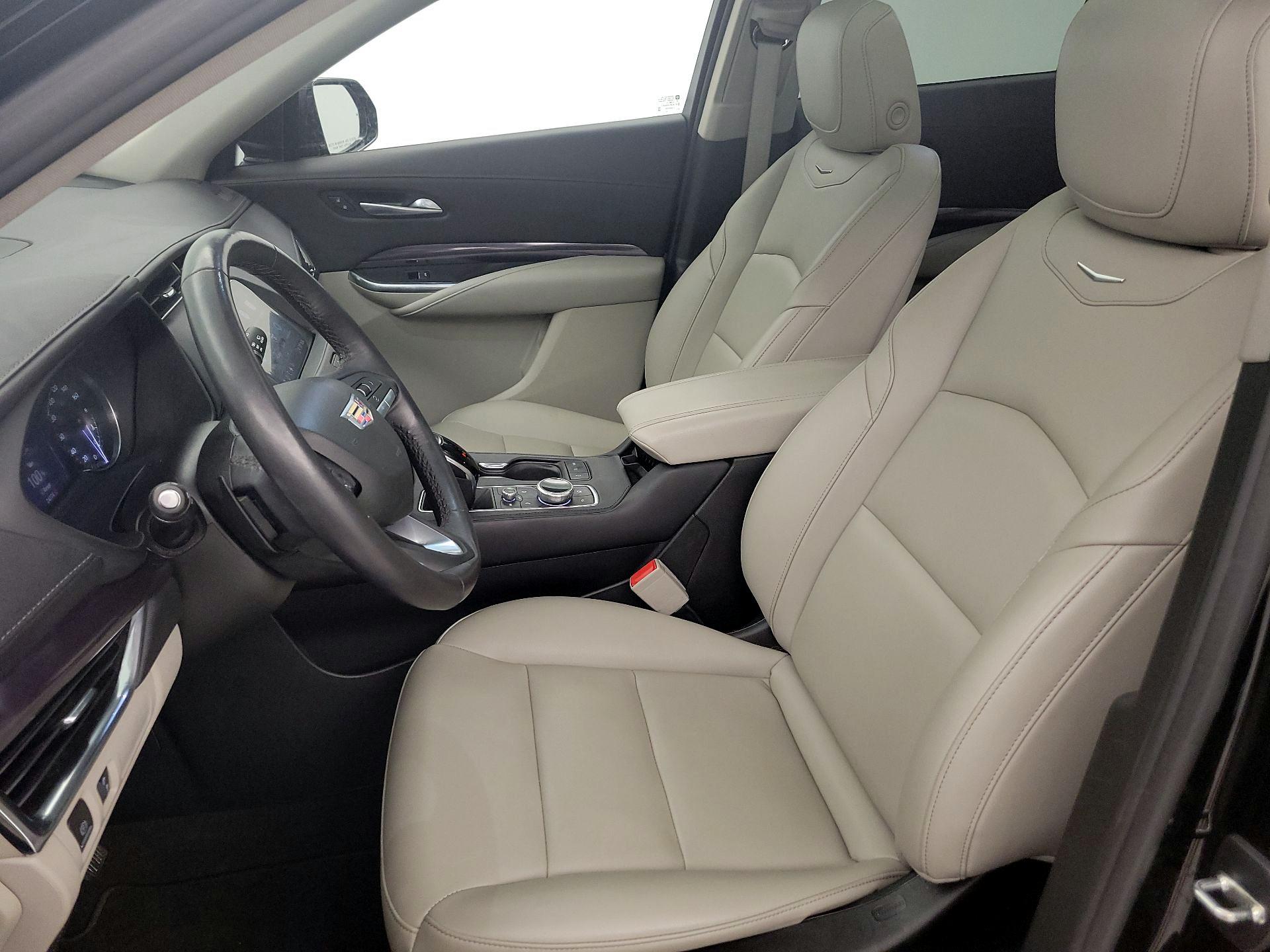 Thumbnail: 2023 Cadillac XT4 - 11