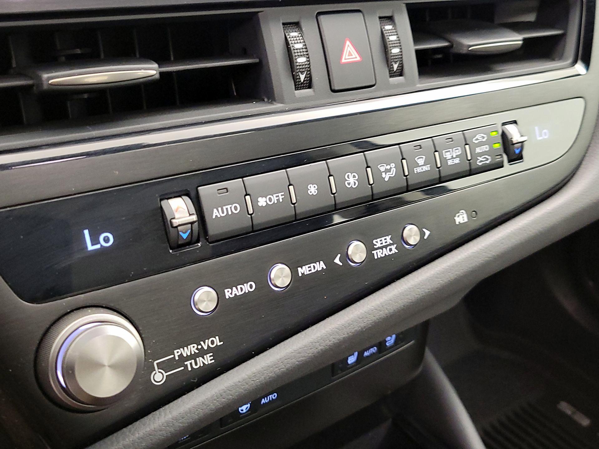Thumbnail: 2024 Lexus ES - 16