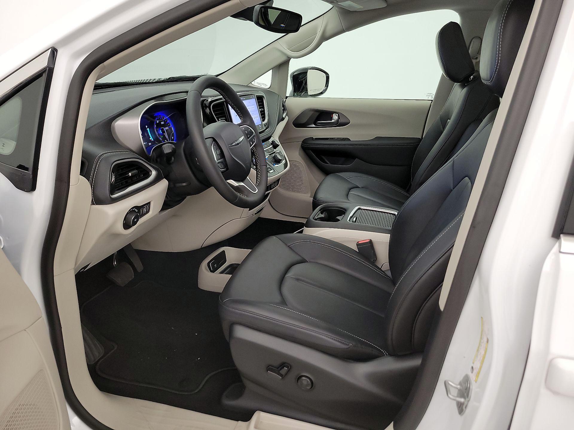 Thumbnail: 2024 Chrysler Pacifica - 11