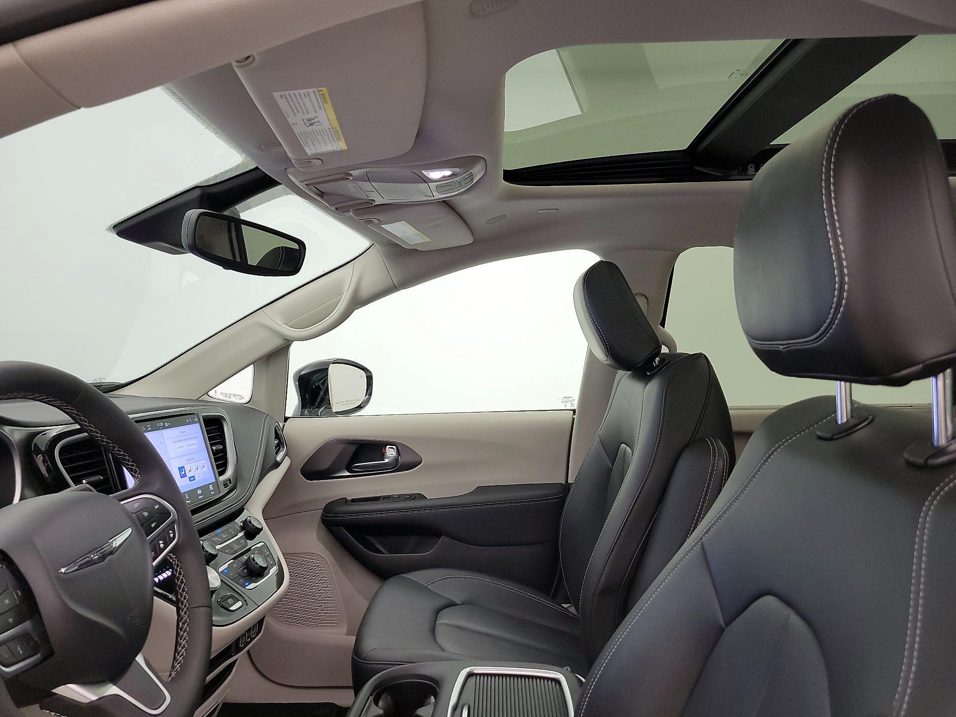 Thumbnail: 2024 Chrysler Pacifica - 19