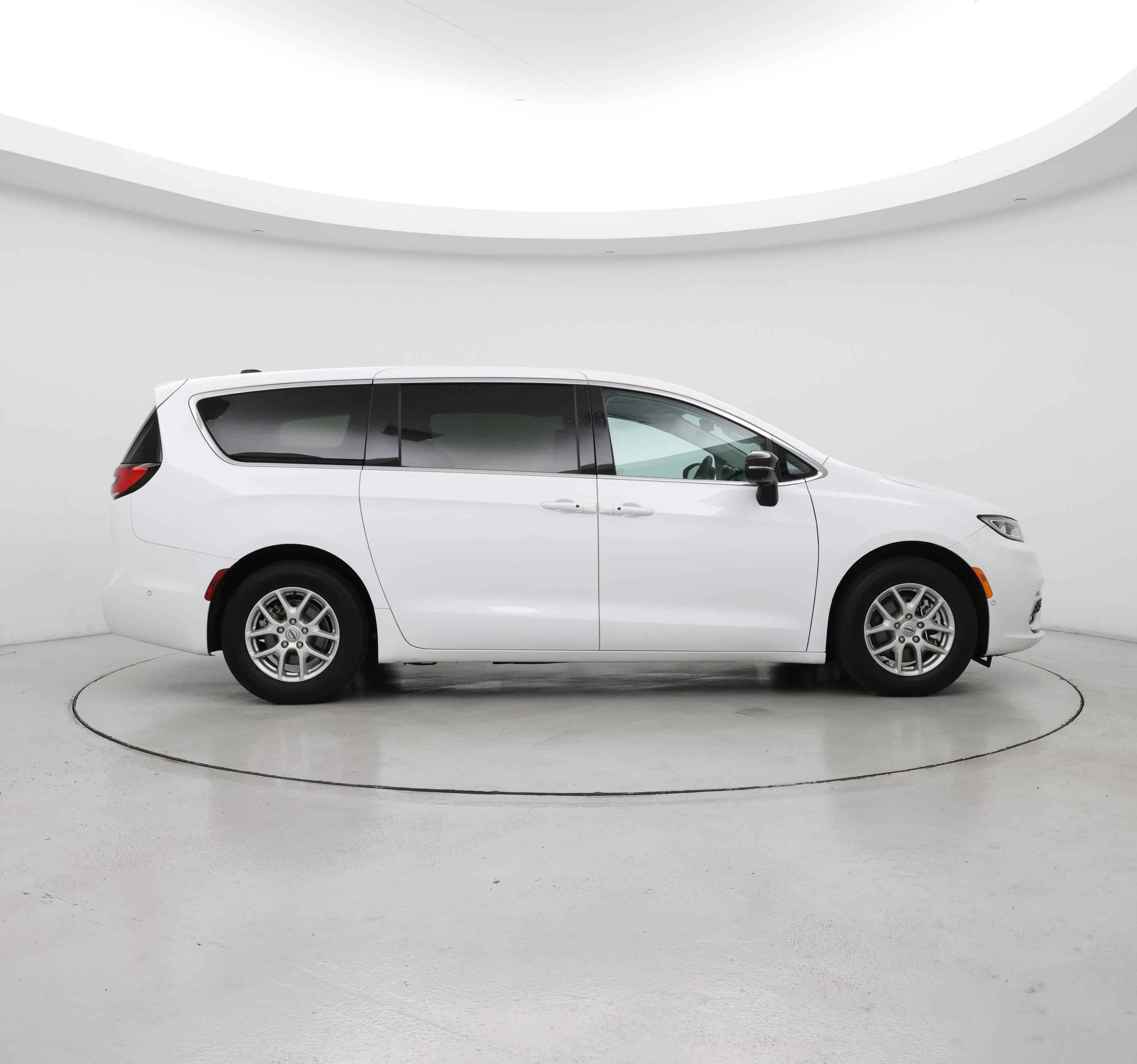 Thumbnail: 2024 Chrysler Pacifica - 7