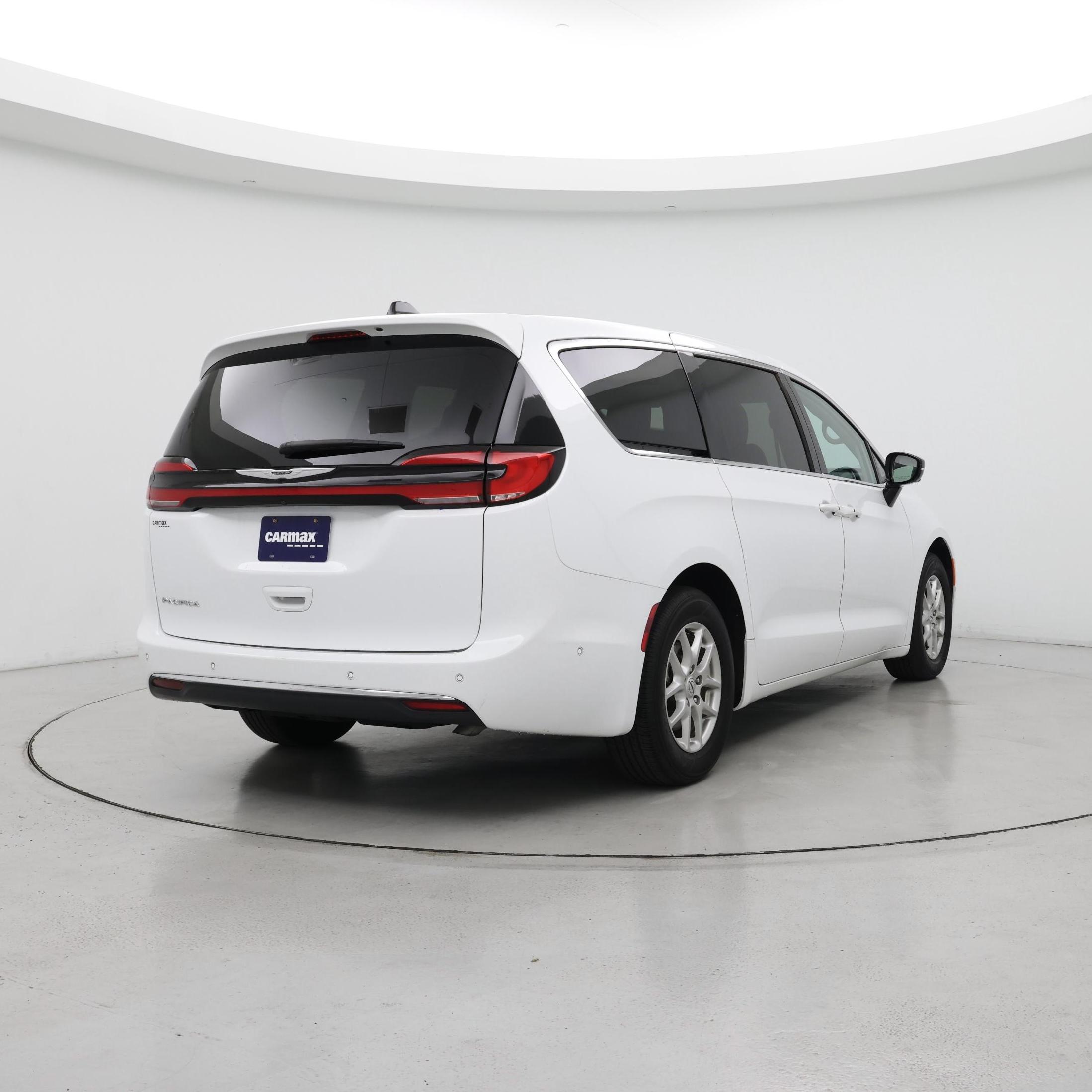 Thumbnail: 2024 Chrysler Pacifica - 8