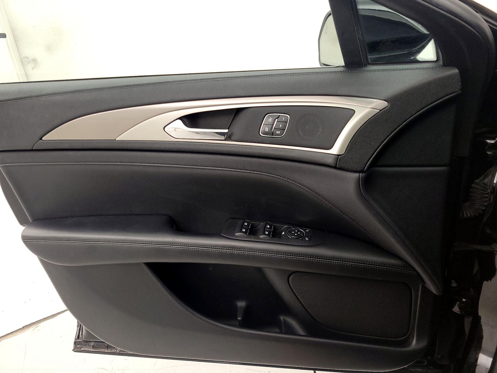 Thumbnail: 2019 Lincoln MKZ - 12
