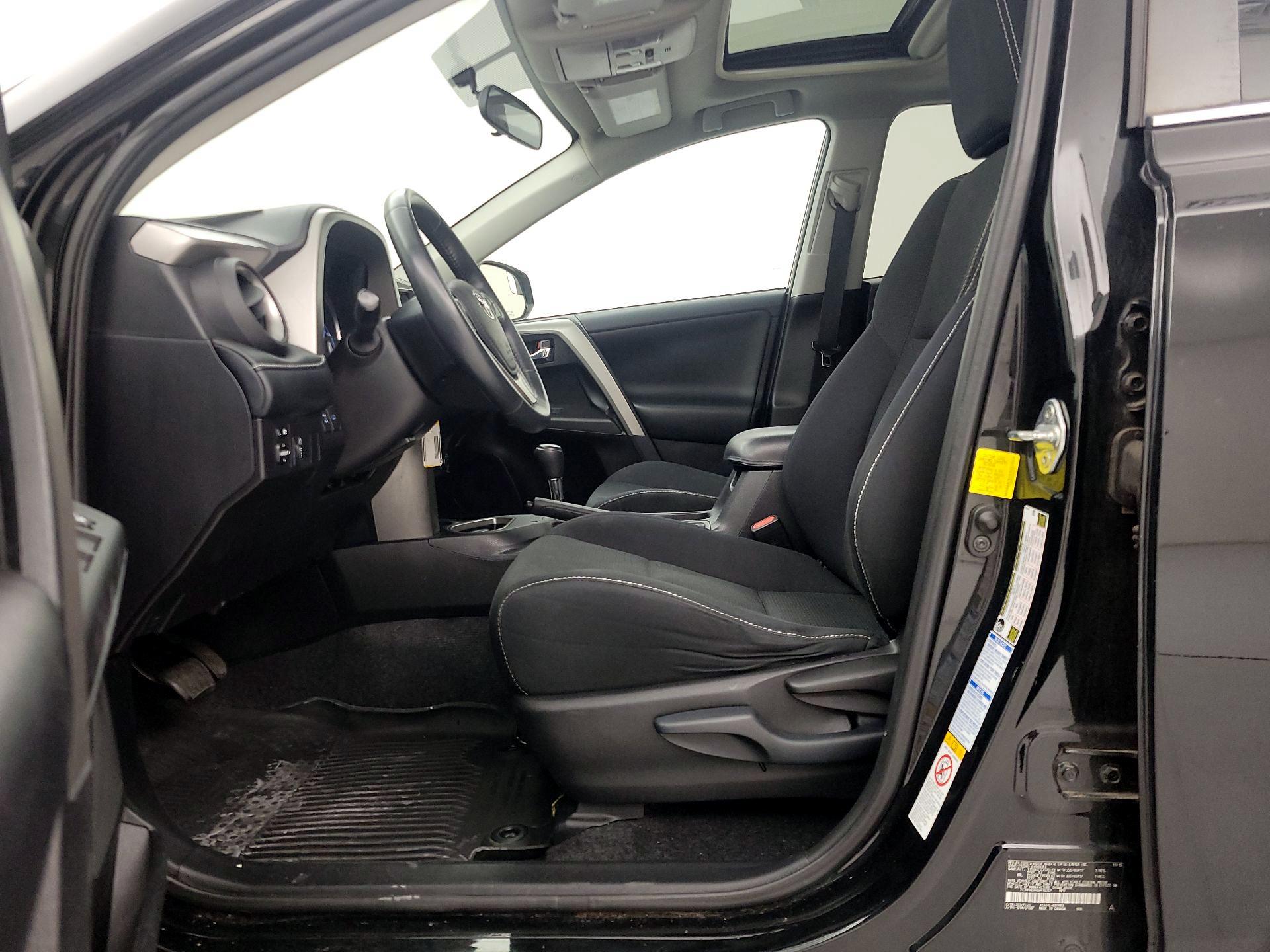 Thumbnail: 2016 Toyota RAV4 - 11