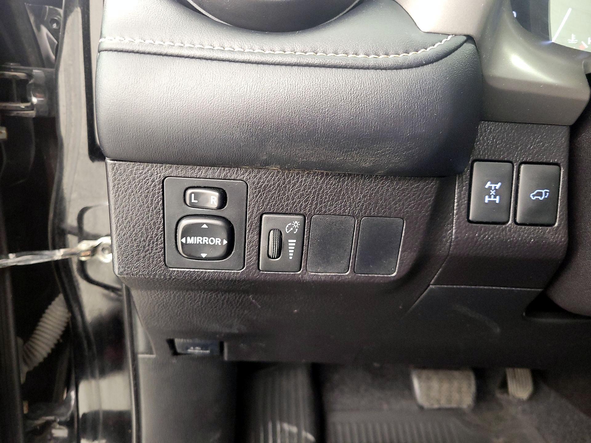Thumbnail: 2016 Toyota RAV4 - 13