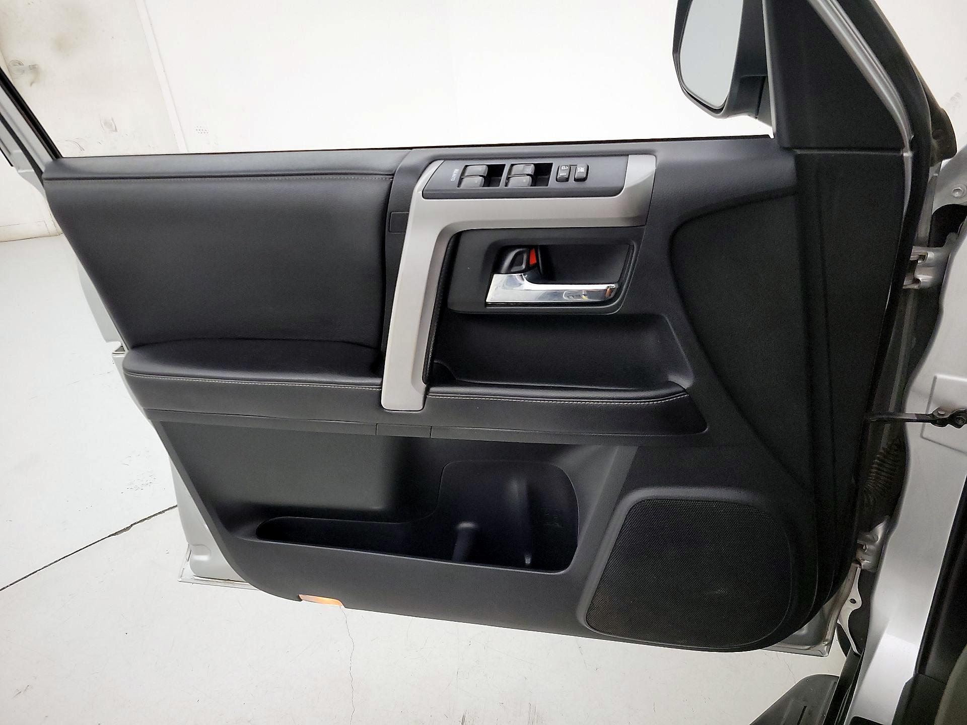 Thumbnail: 2016 Toyota 4Runner - 12